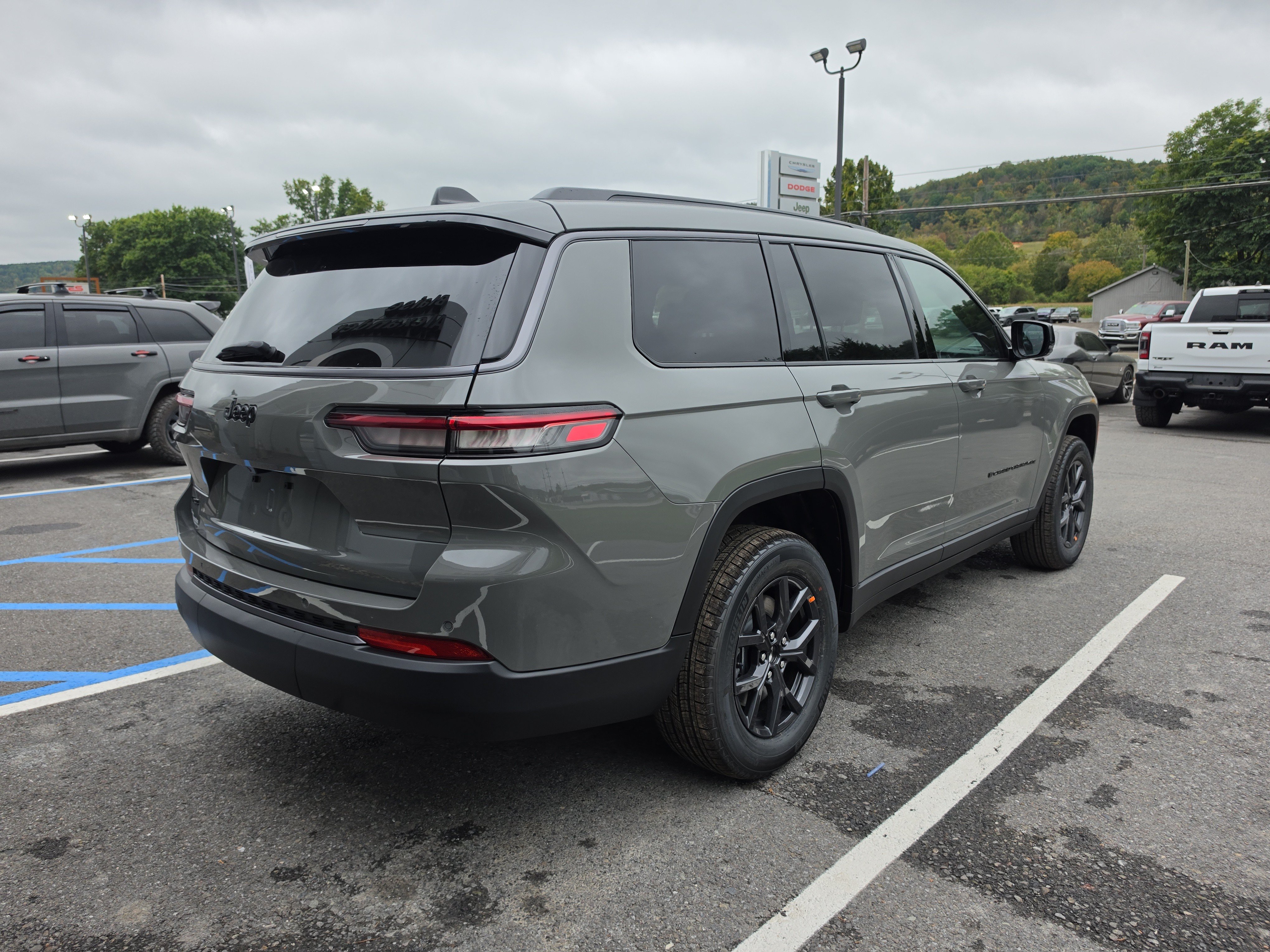 New 2027 Jeep Grand Cherokee L LAREDO ALTITUDE 4X4 Sport Utility