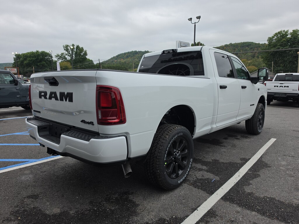New 2027 Ram 2500 BIG HORN CREW CAB 4X4 6'4 BOX Pickup