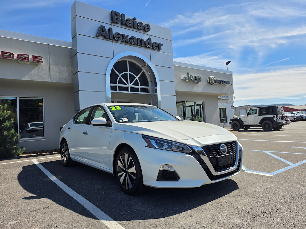 Used 2022 Nissan Altima 2.5 SV Sedan