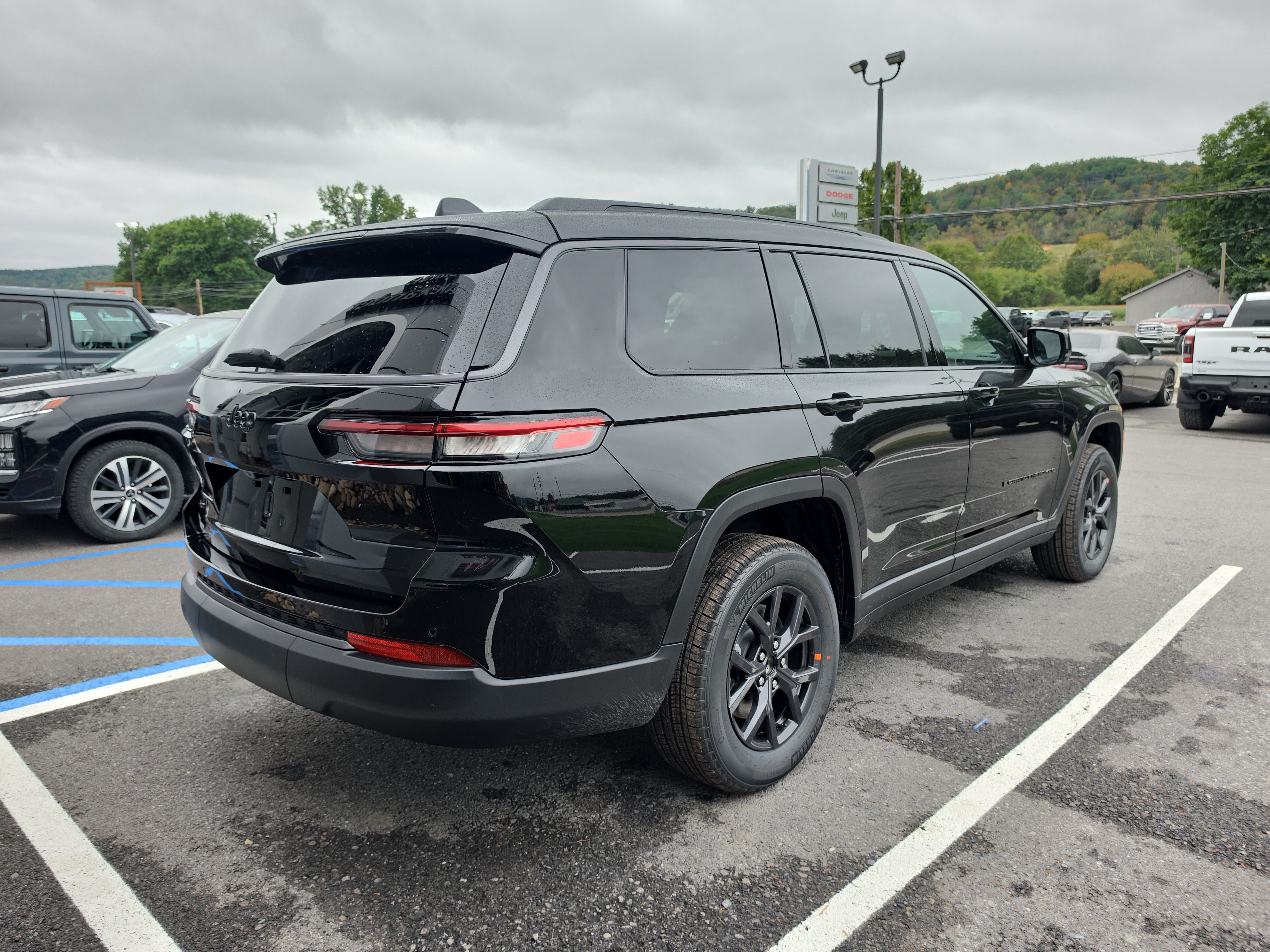 New 2027 Jeep Grand Cherokee L LAREDO ALTITUDE 4X4 Sport Utility