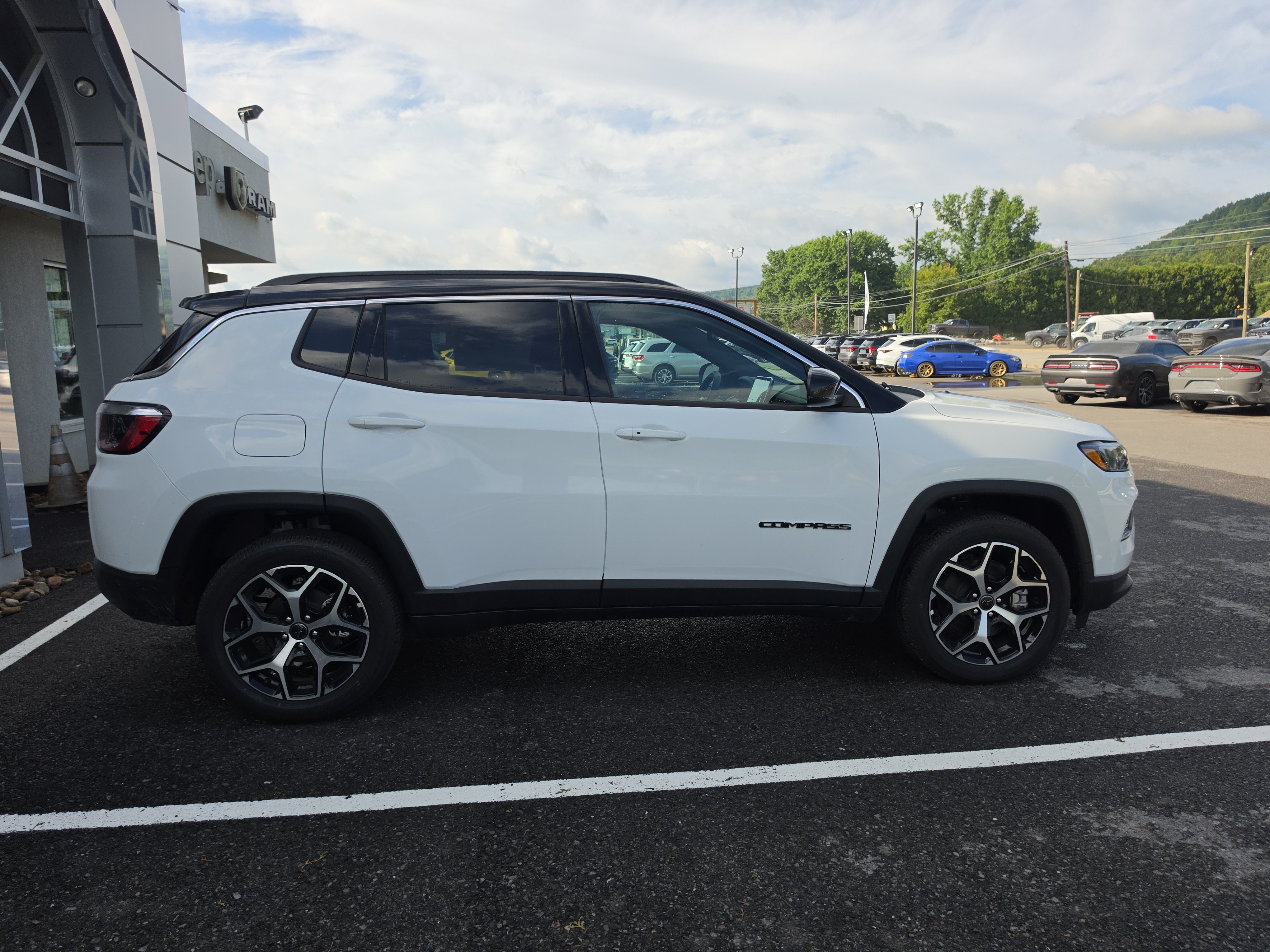 New 2026 Jeep Compass LIMITED 4X4 Sport Utility