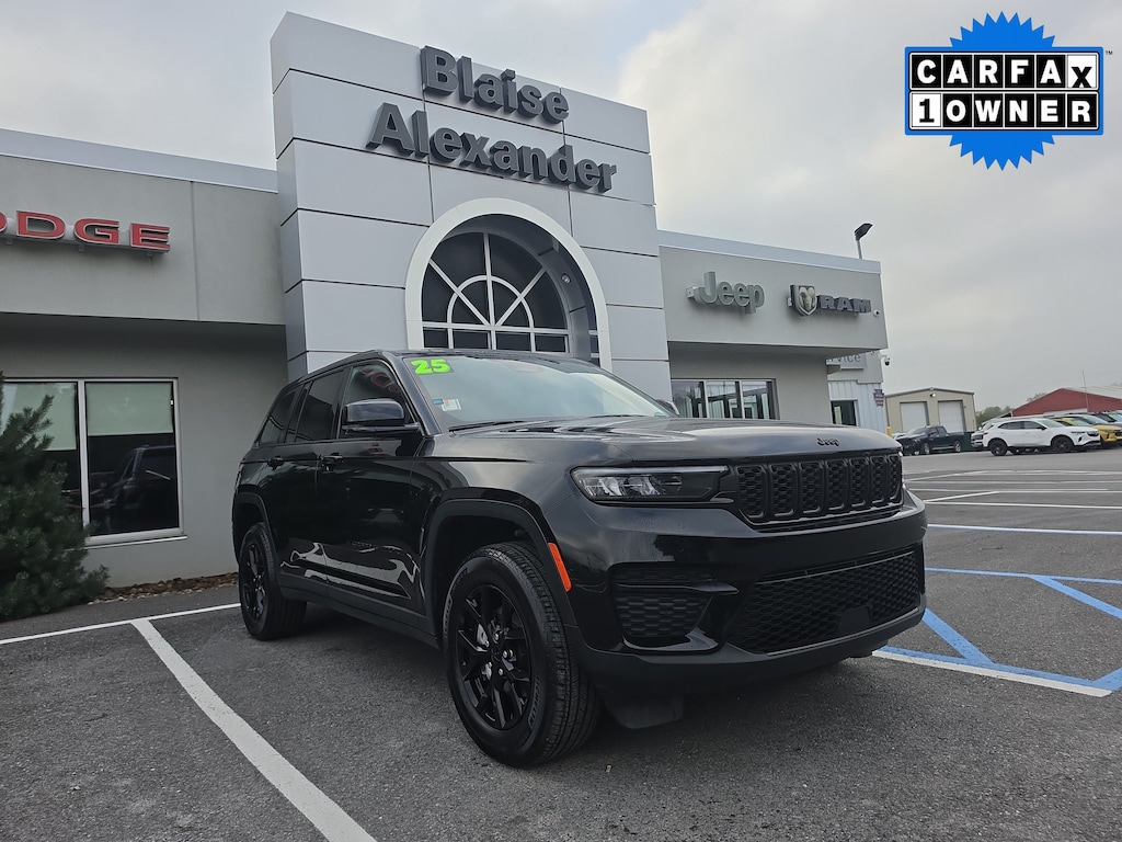 Used 2025 Jeep Grand Cherokee Laredo SUV