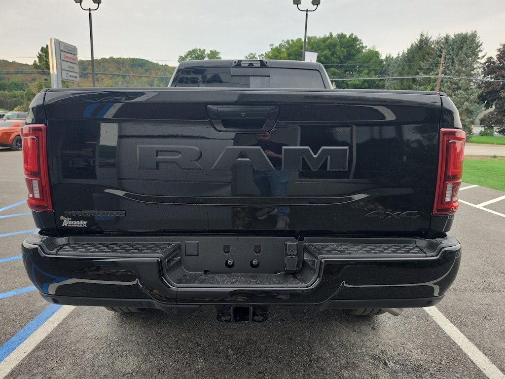 New 2027 Ram 2500 BIG HORN CREW CAB 4X4 6'4 BOX Pickup