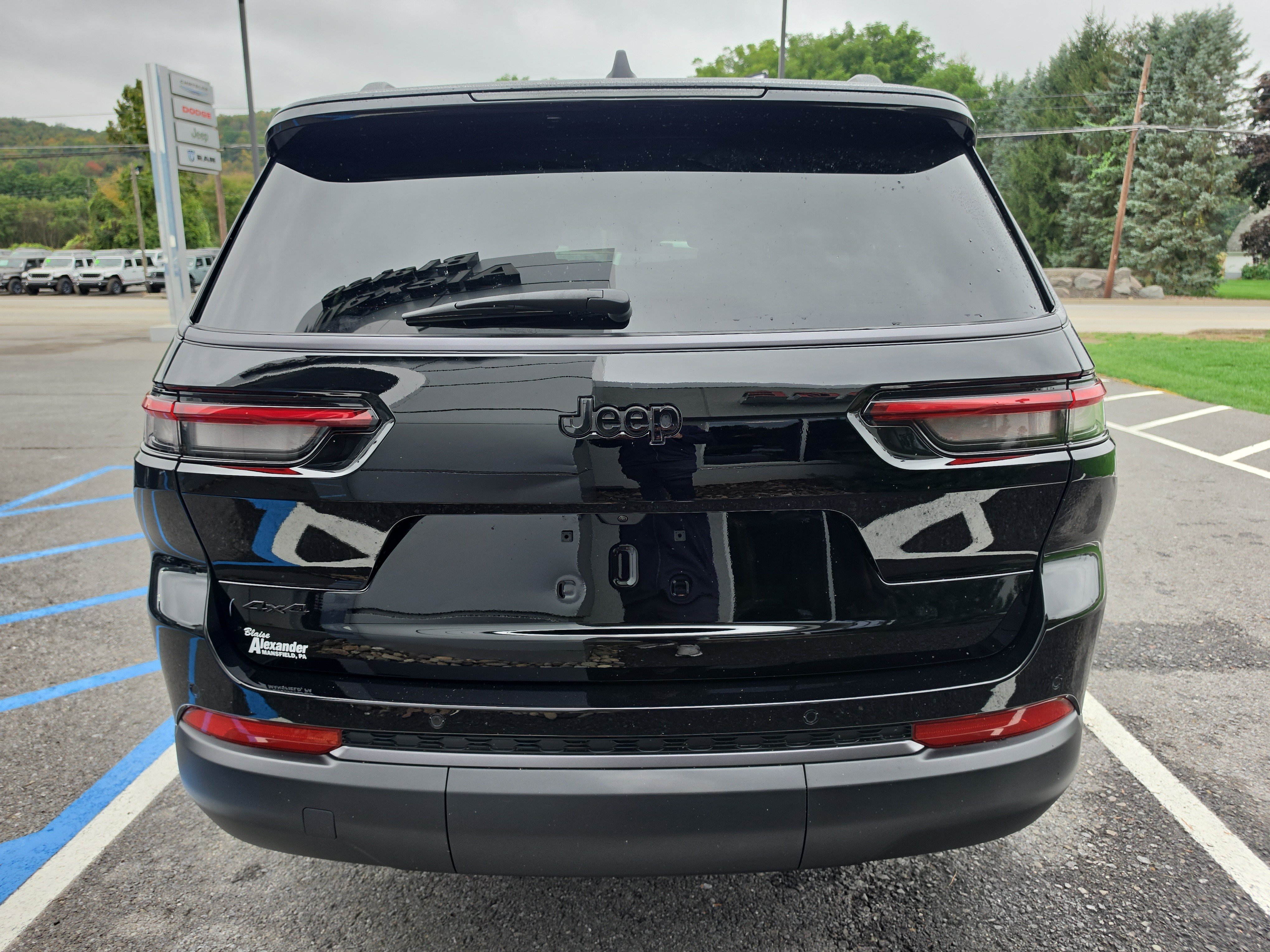 New 2027 Jeep Grand Cherokee L LAREDO ALTITUDE 4X4 Sport Utility