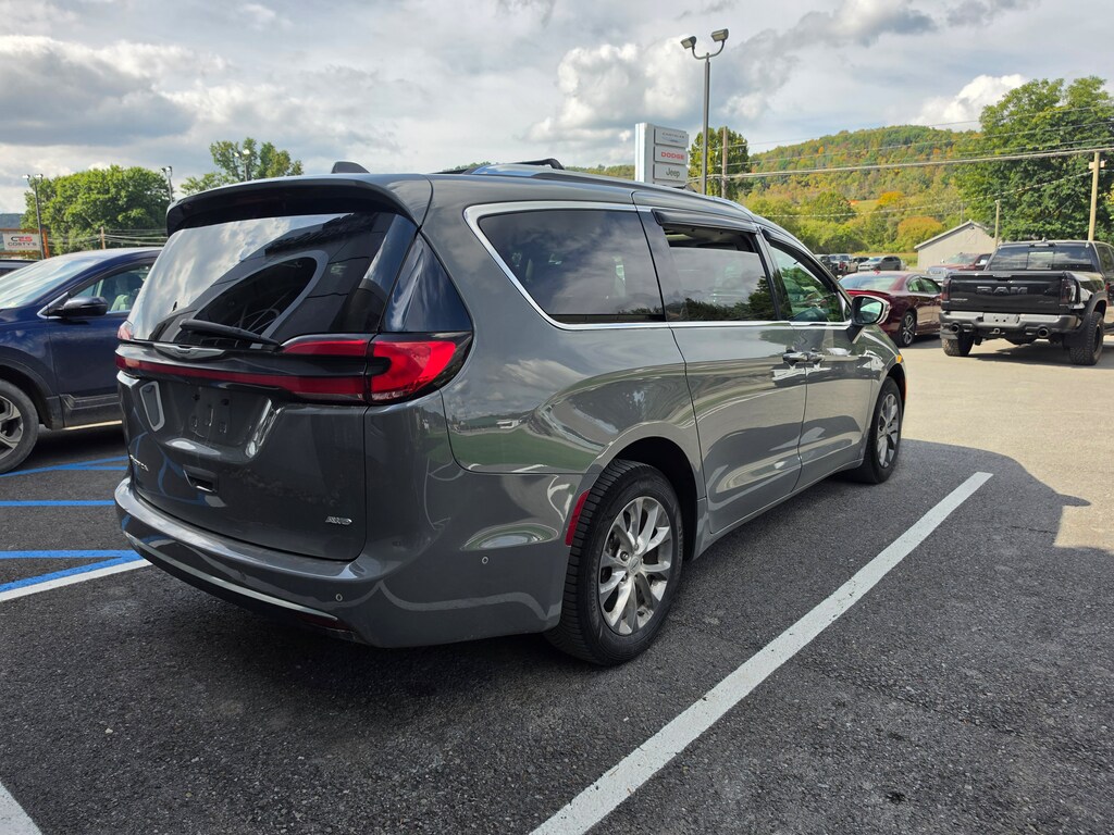 Used 2021 Chrysler Pacifica Touring L Van Passenger Van