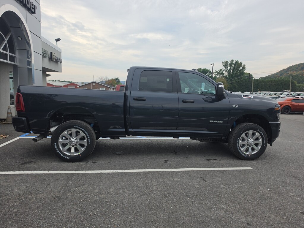 New 2027 Ram 2500 BIG HORN CREW CAB 4X4 6'4 BOX Pickup