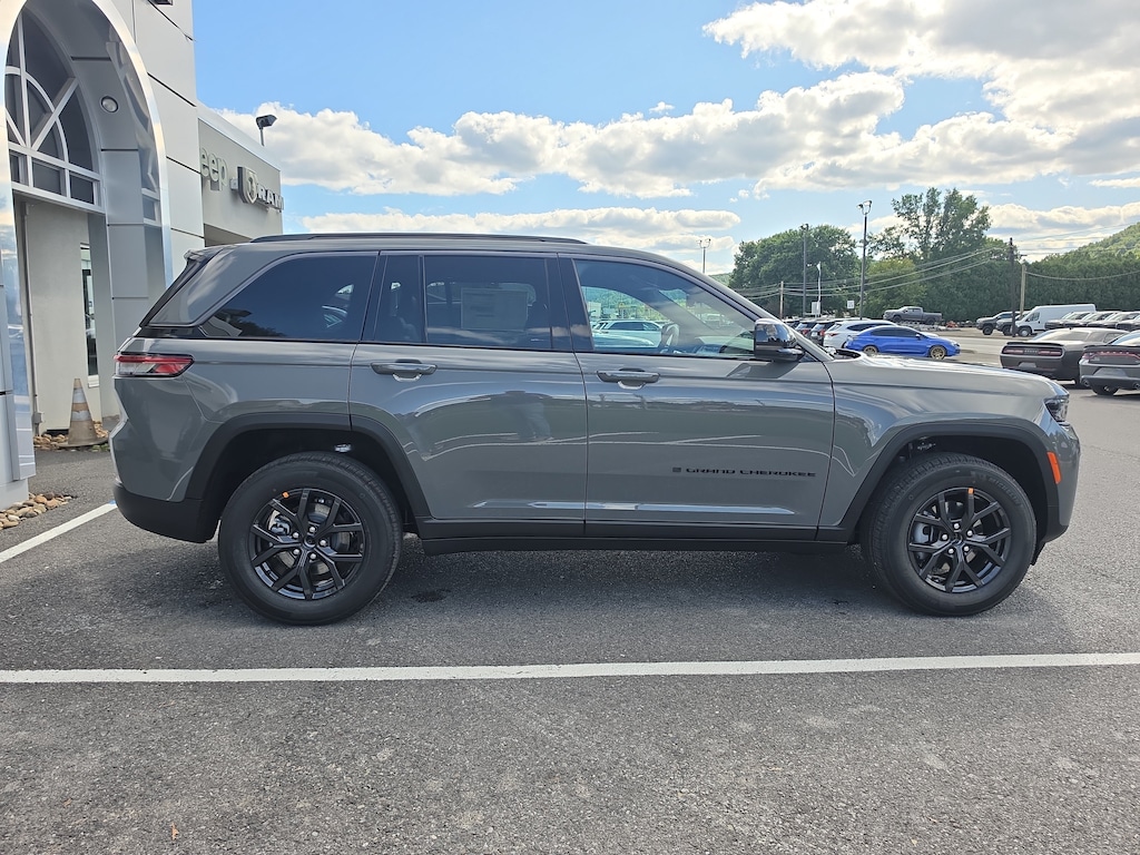 New 2027 Jeep Grand Cherokee LAREDO ALTITUDE 4X4 Sport Utility