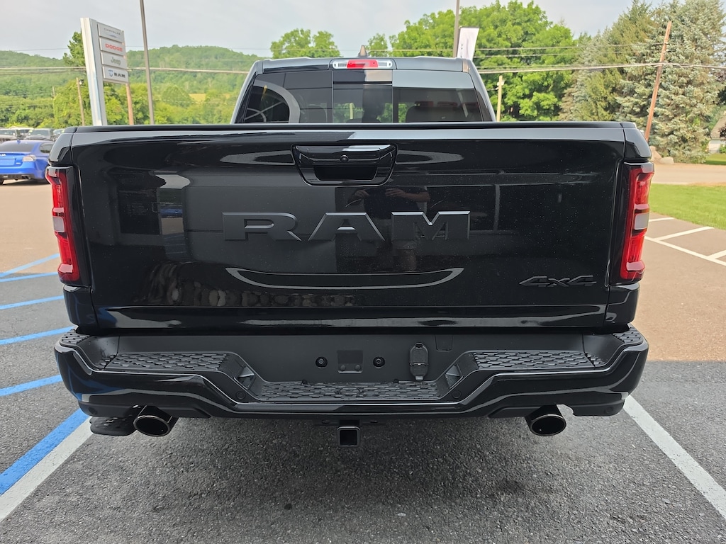 New 2026 Ram 1500 EXPRESS CREW CAB 4X4 5'7 BOX Pickup