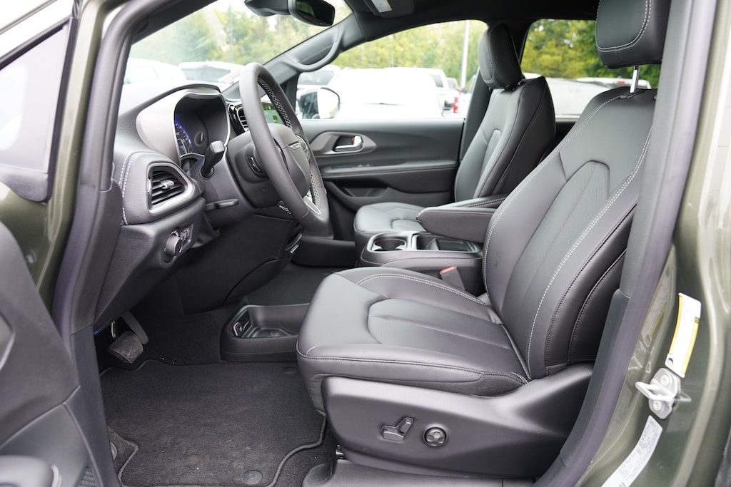 New 2027 Chrysler Pacifica SELECT AWD Passenger Van