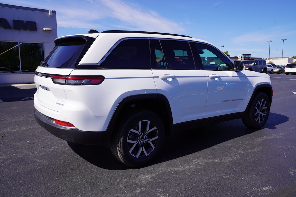 New 2027 Jeep Grand Cherokee LAREDO 4X4 Sport Utility