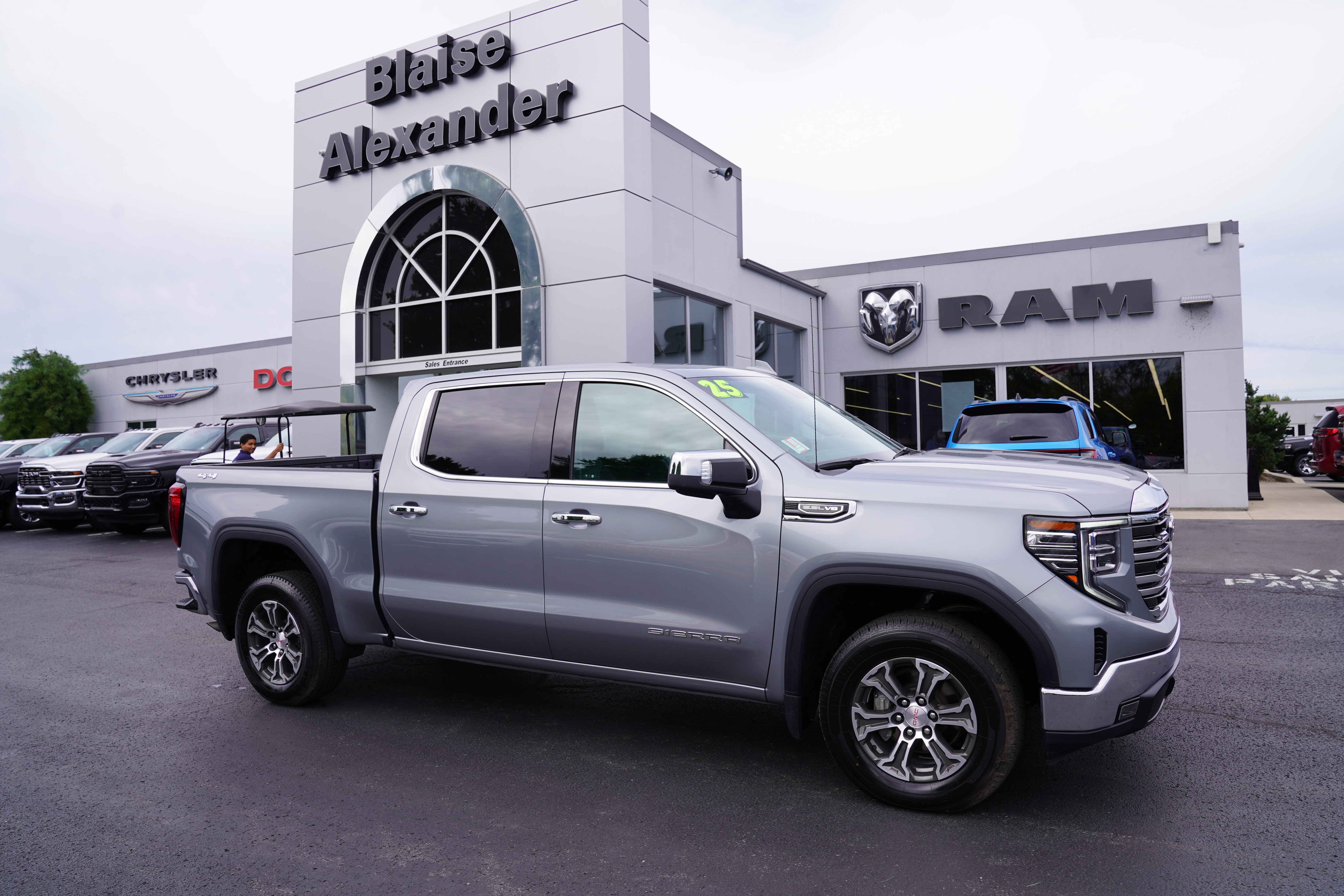 Used 2025 GMC Sierra 1500 SLT Truck Crew Cab