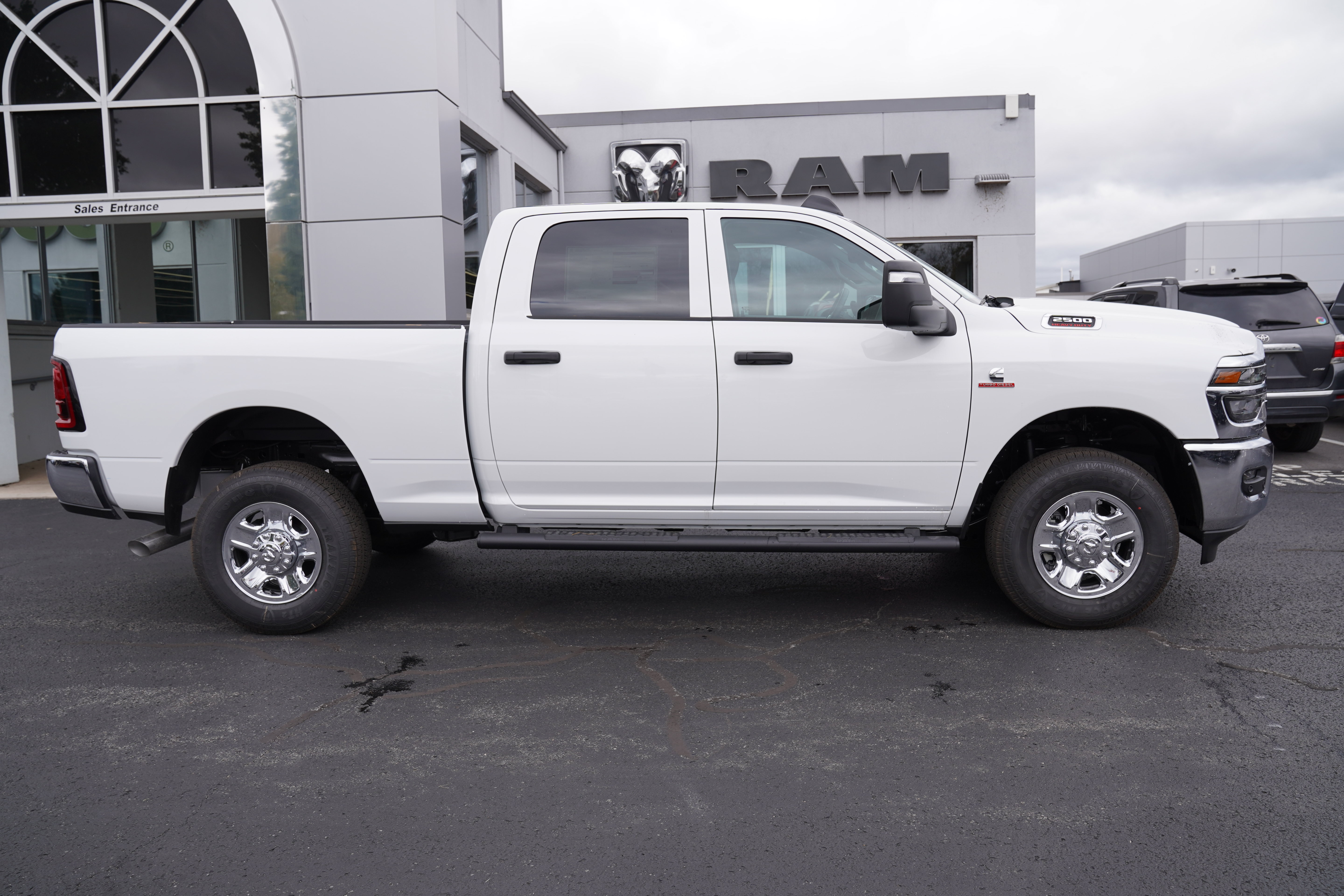 New 2027 Ram 2500 TRADESMAN CREW CAB 4X4 6'4 BOX Pickup