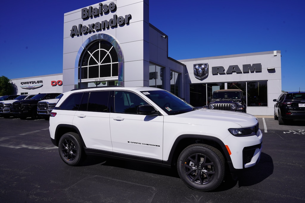 New 2027 Jeep Grand Cherokee LAREDO ALTITUDE 4X4 Sport Utility