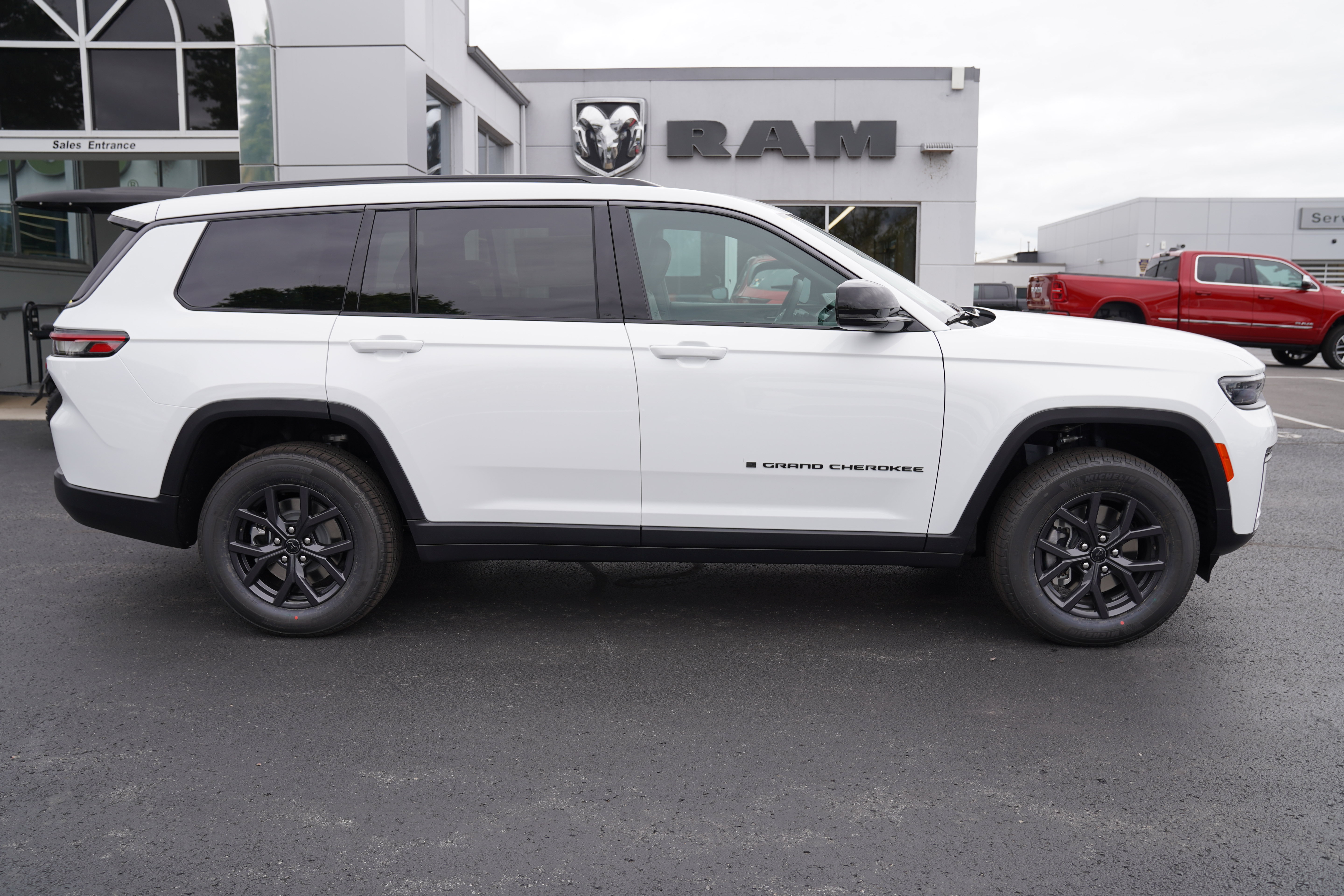New 2027 Jeep Grand Cherokee L LAREDO ALTITUDE 4X4 Sport Utility