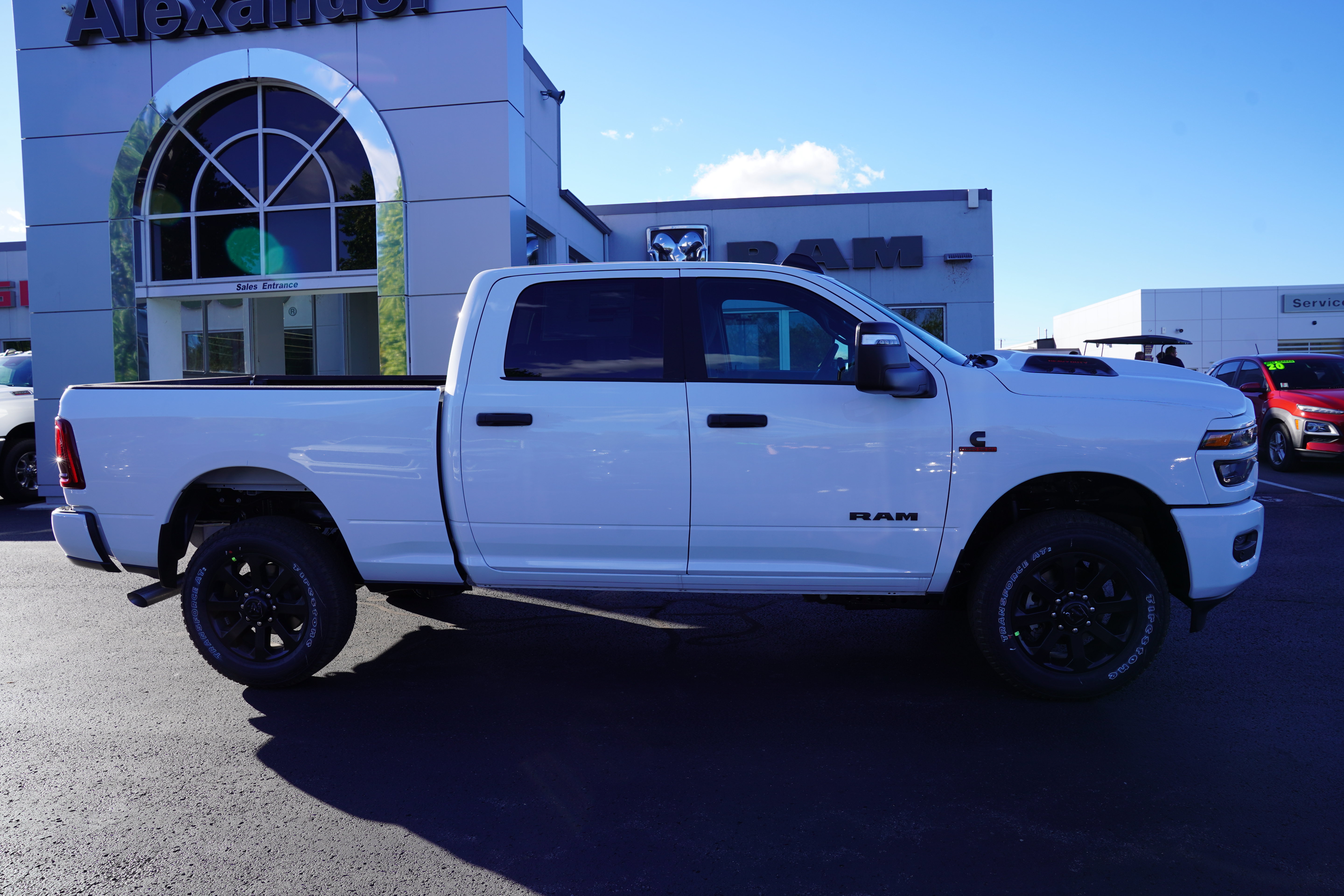 New 2027 Ram 2500 BIG HORN CREW CAB 4X4 6'4 BOX Pickup
