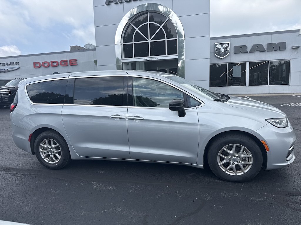 Used 2024 Chrysler Pacifica Touring L Van Passenger Van