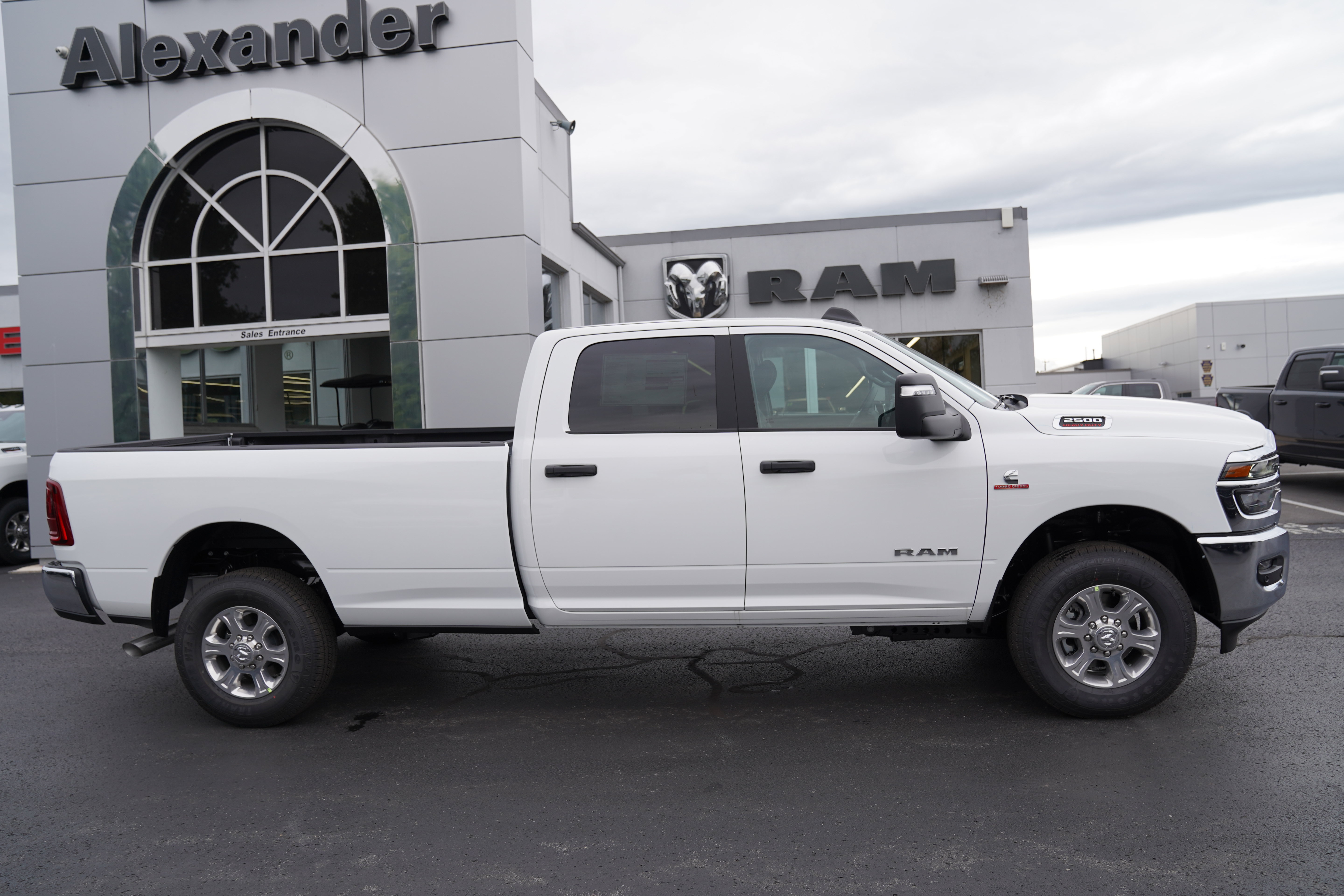 New 2027 Ram 2500 BIG HORN CREW CAB 4X4 8' BOX Pickup
