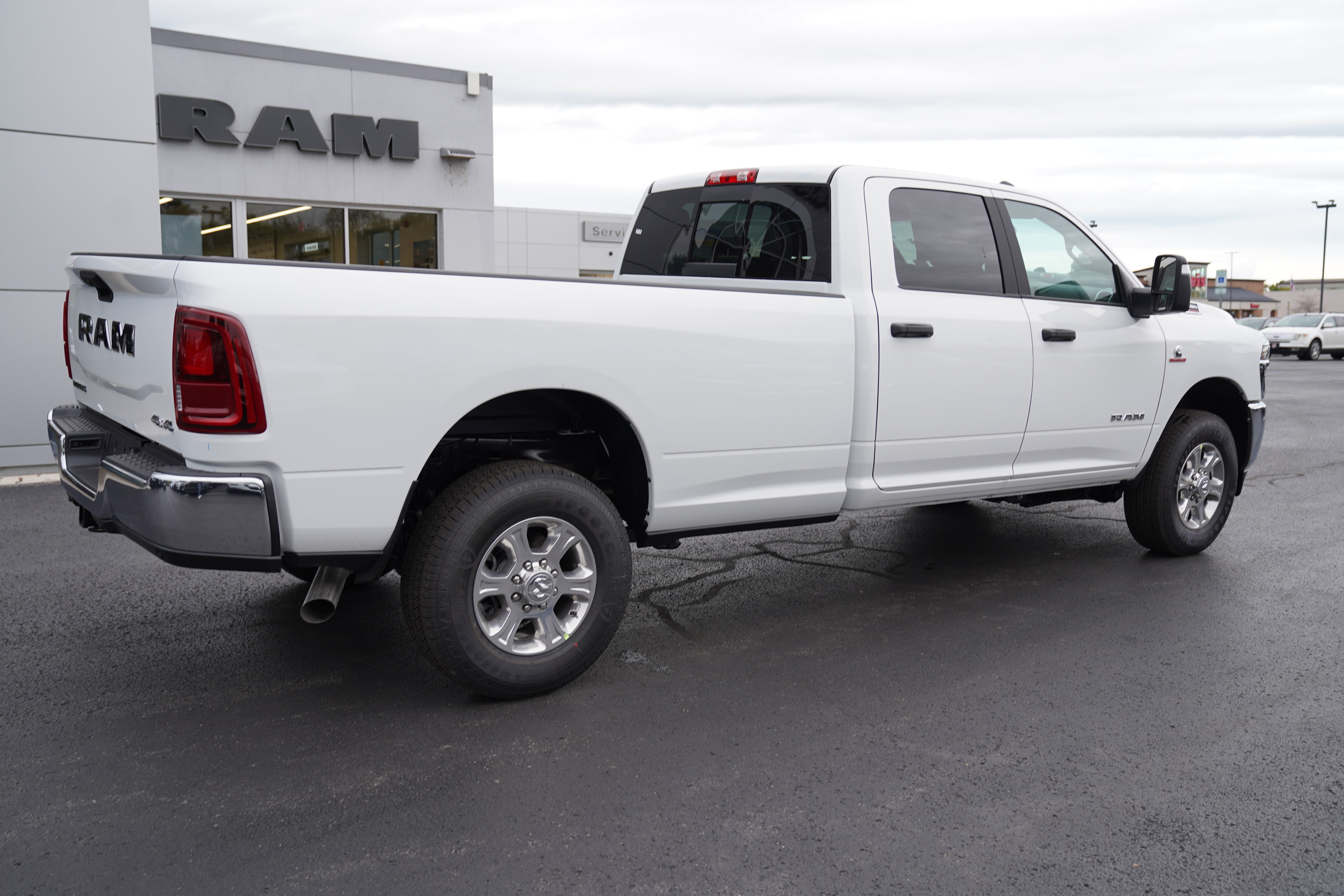 New 2027 Ram 2500 BIG HORN CREW CAB 4X4 8' BOX Pickup