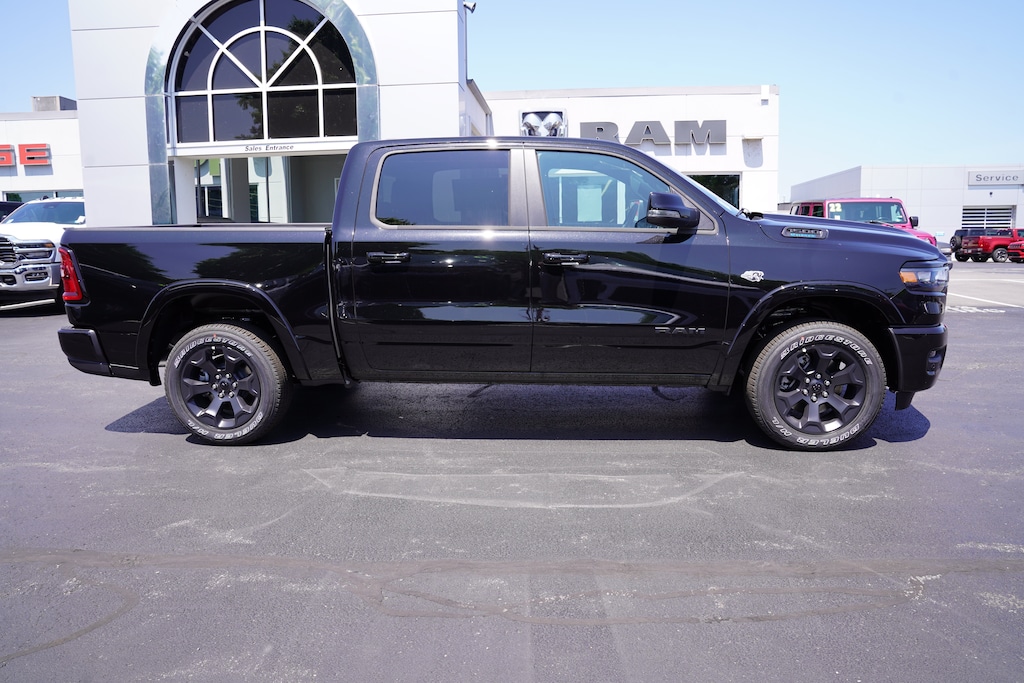 New 2026 Ram 1500 BIG HORN CREW CAB 4X4 5'7 BOX Pickup