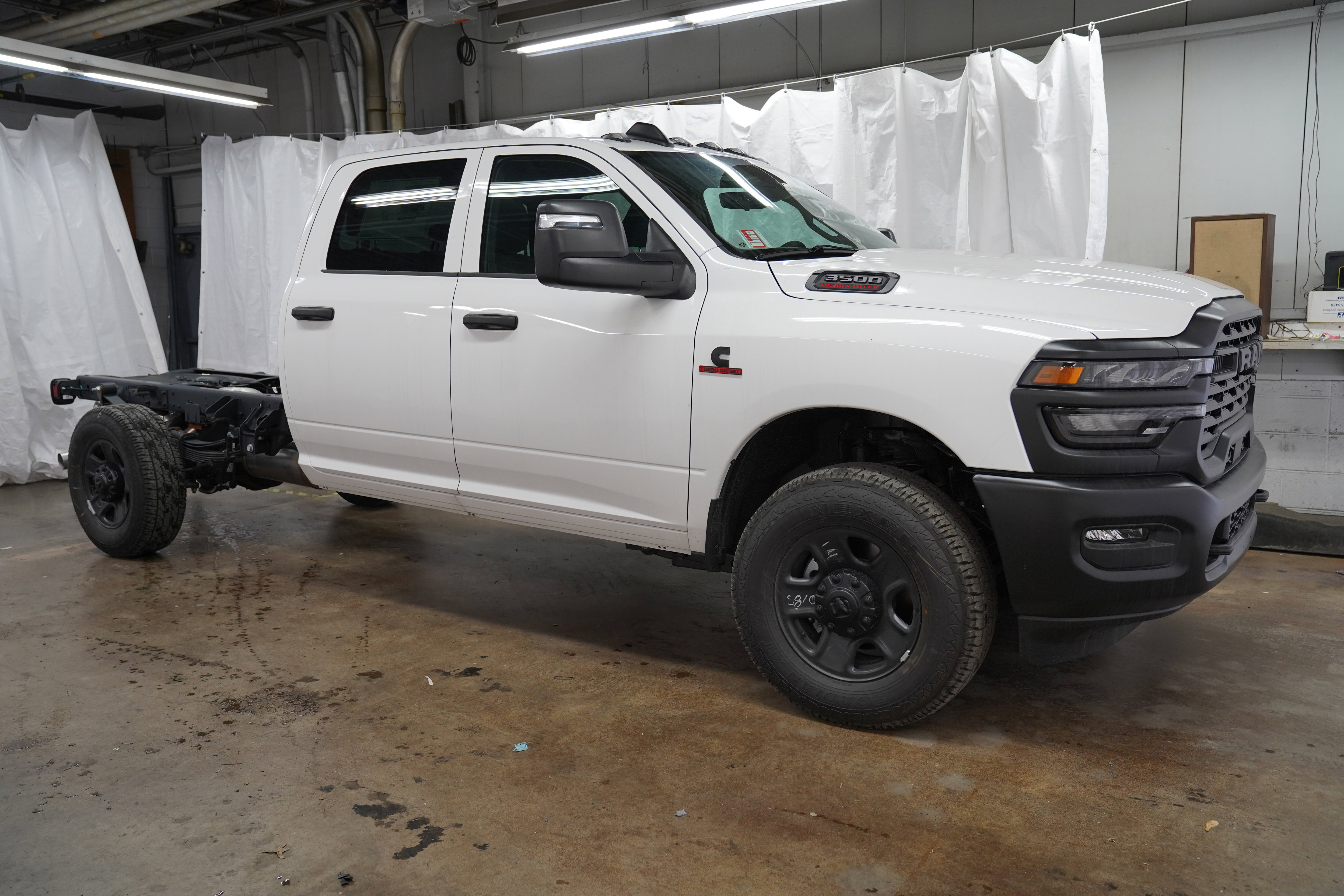 New 2026 Ram 3500 Chassis Cab TRADESMAN CREW 4X4 60' CA Pickup