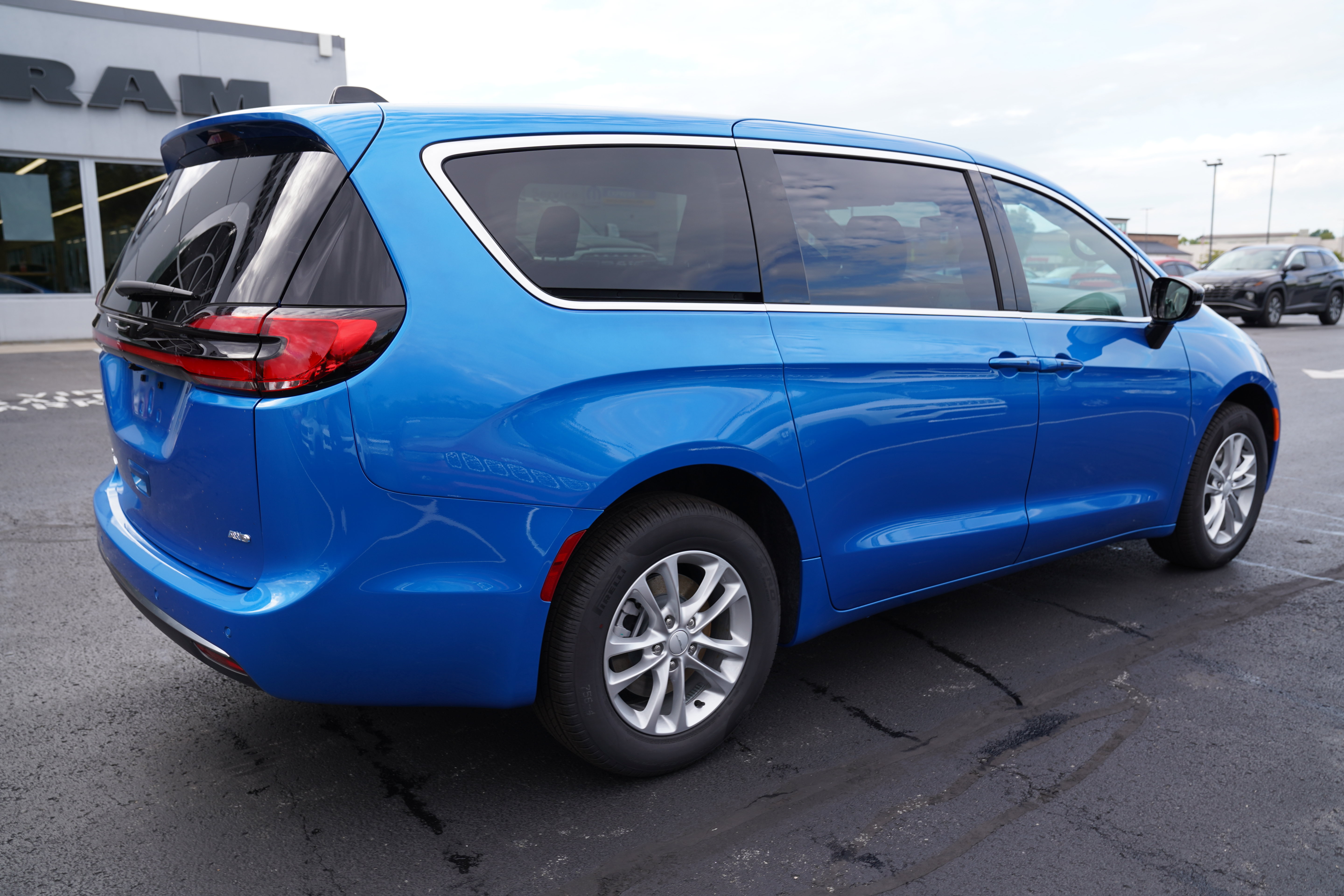 New 2027 Chrysler Pacifica SELECT AWD Passenger Van