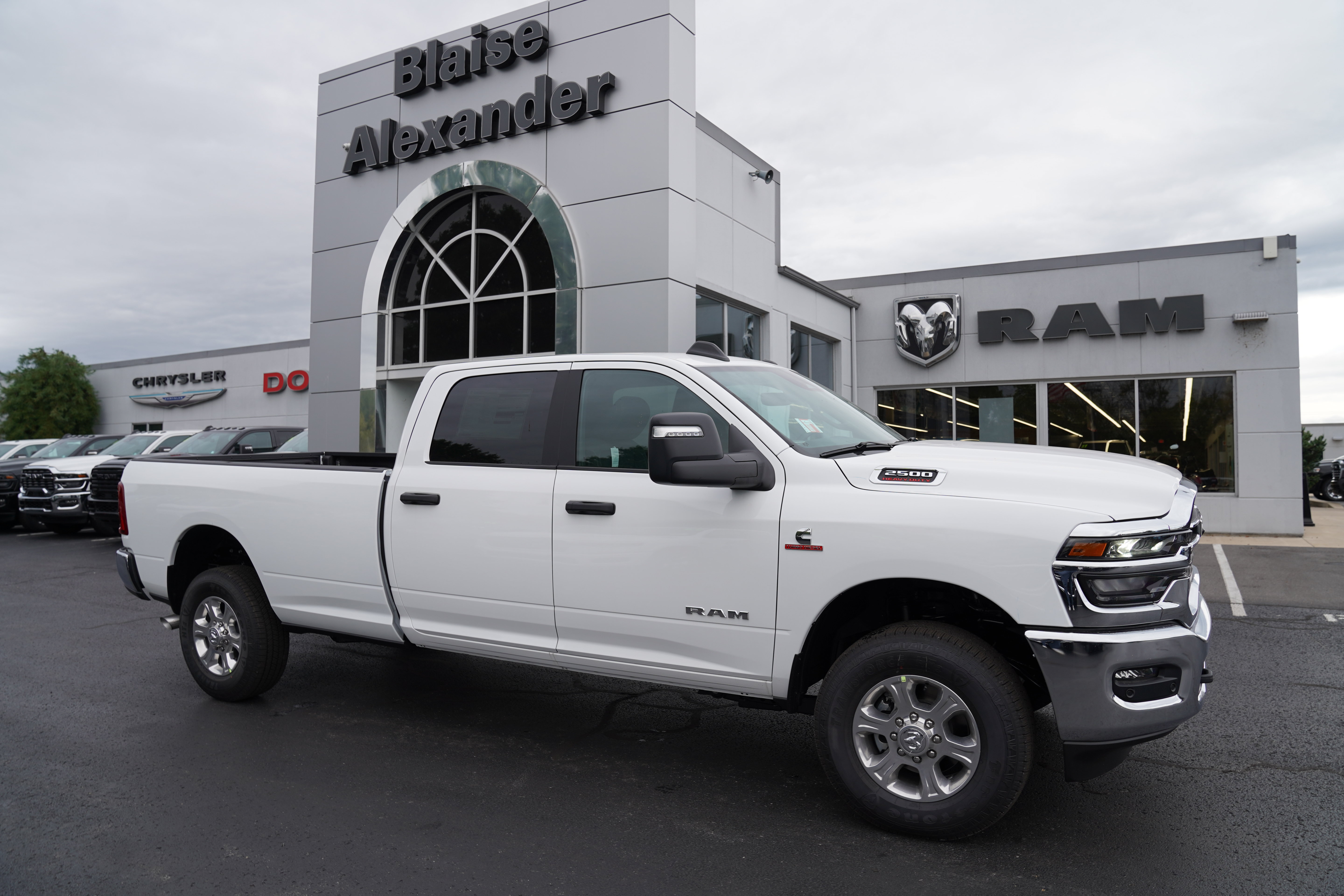 New 2027 Ram 2500 BIG HORN CREW CAB 4X4 8' BOX Pickup