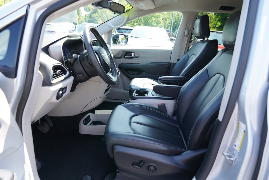 Used 2024 Chrysler Pacifica Touring L Van Passenger Van