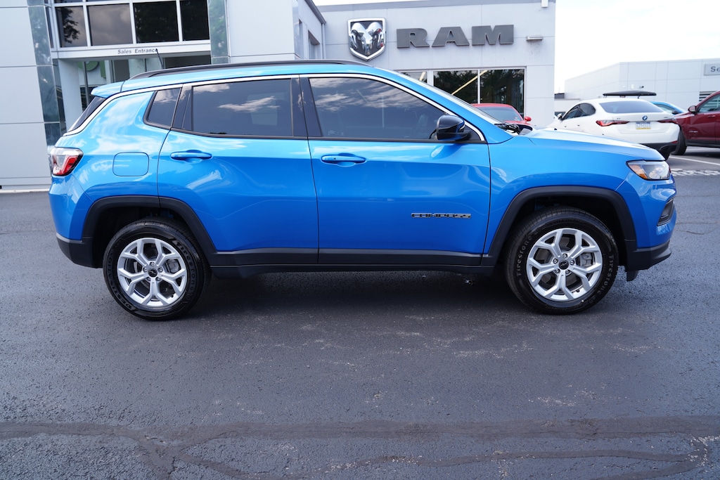 Used 2025 Jeep Compass Latitude SUV