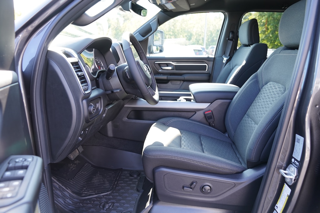 New 2027 Ram 1500 BIG HORN CREW CAB 4X4 5'7 BOX Pickup