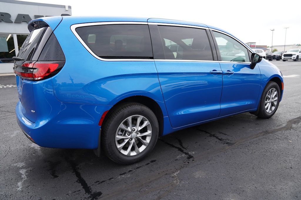New 2027 Chrysler Pacifica SELECT AWD Passenger Van