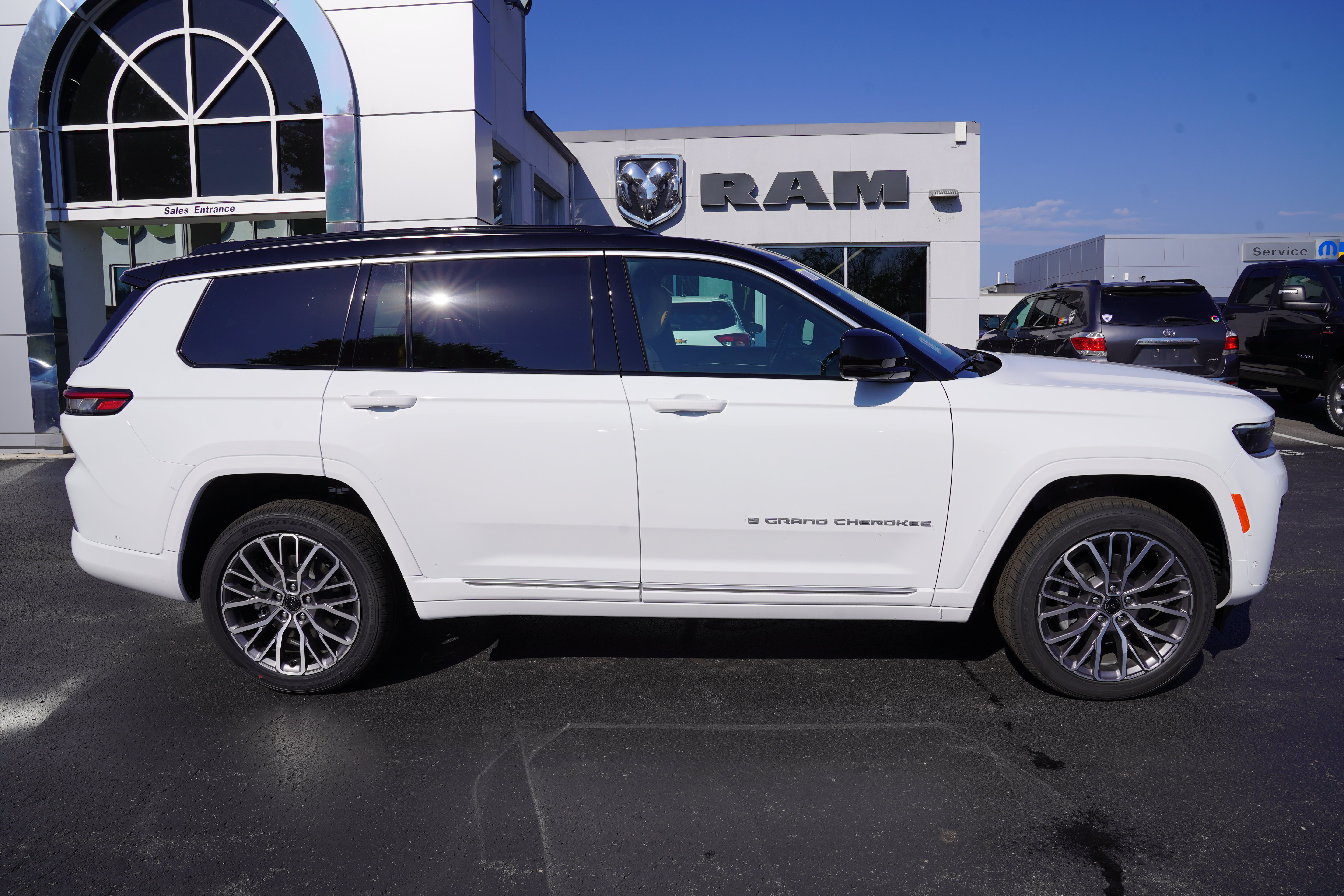 New 2027 Jeep Grand Cherokee L SUMMIT 4X4 Sport Utility
