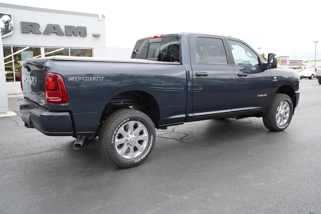 New 2027 Ram 2500 BIG HORN CREW CAB 4X4 6'4 BOX Pickup