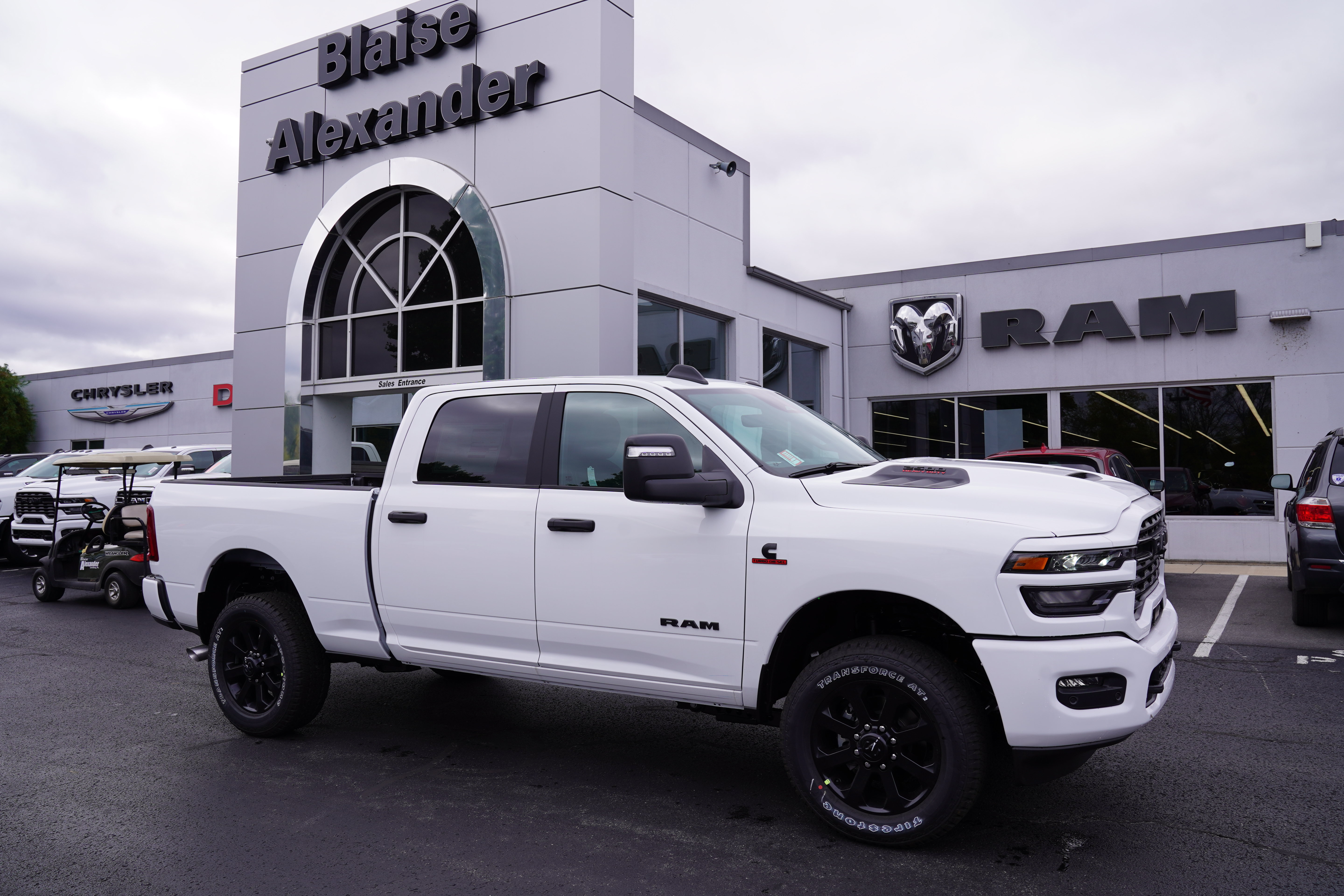 New 2027 Ram 2500 BIG HORN CREW CAB 4X4 6'4 BOX Pickup