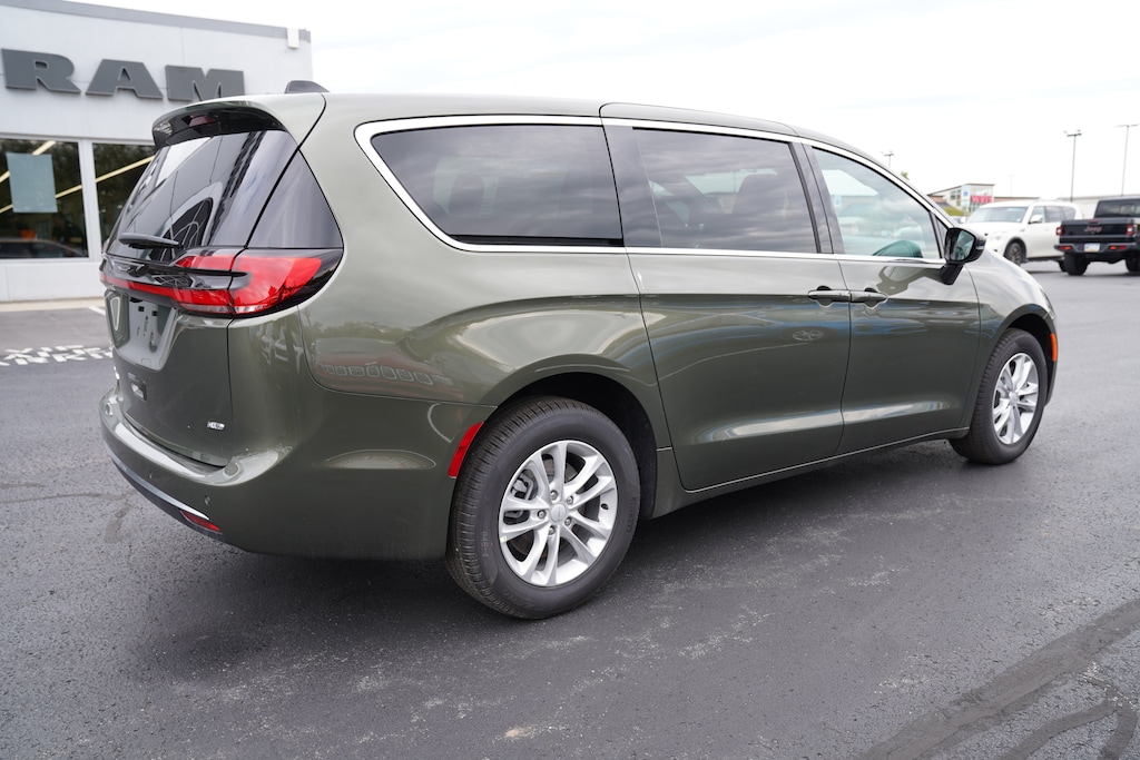 New 2027 Chrysler Pacifica SELECT AWD Passenger Van