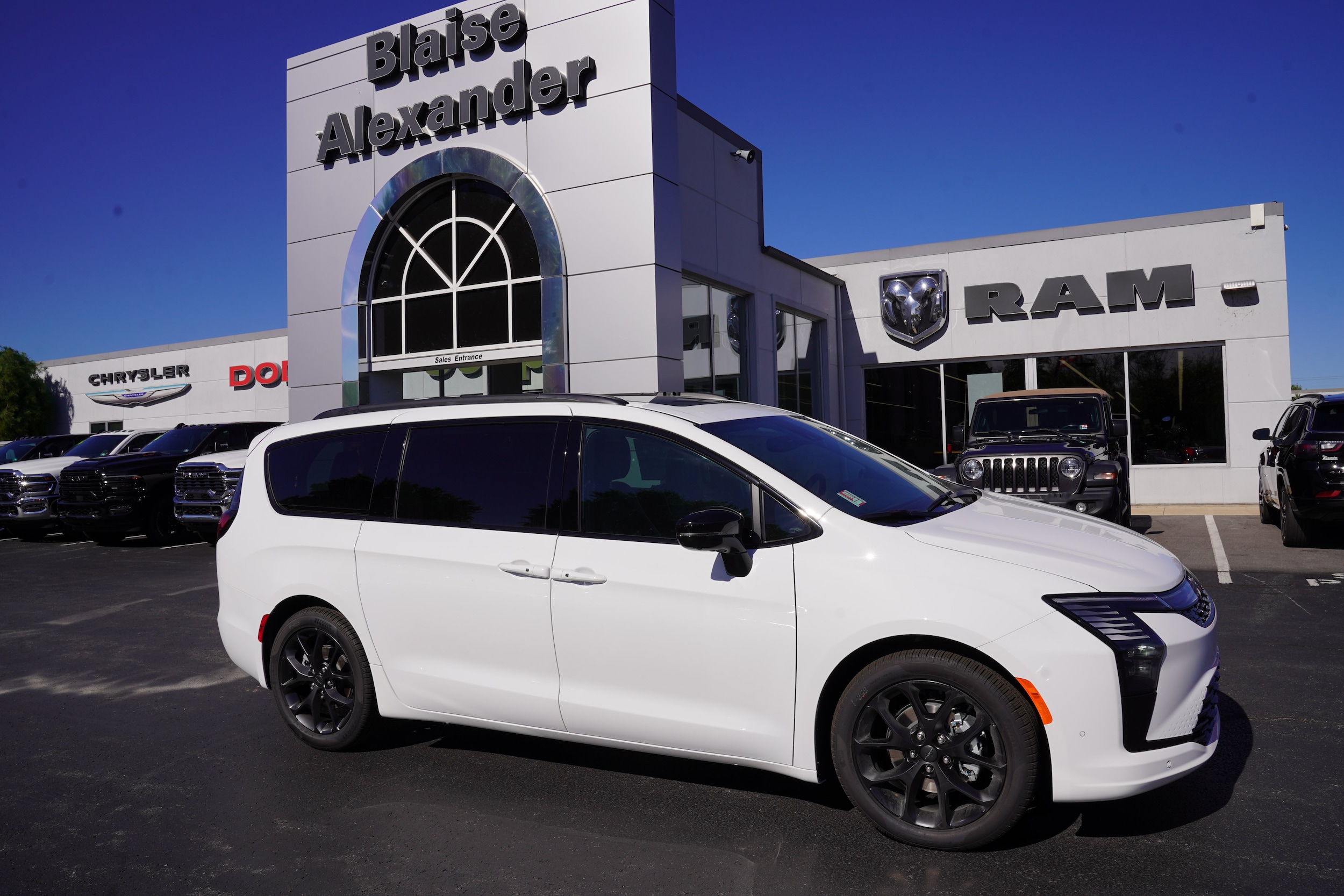 2027 Chrysler Pacifica Limited