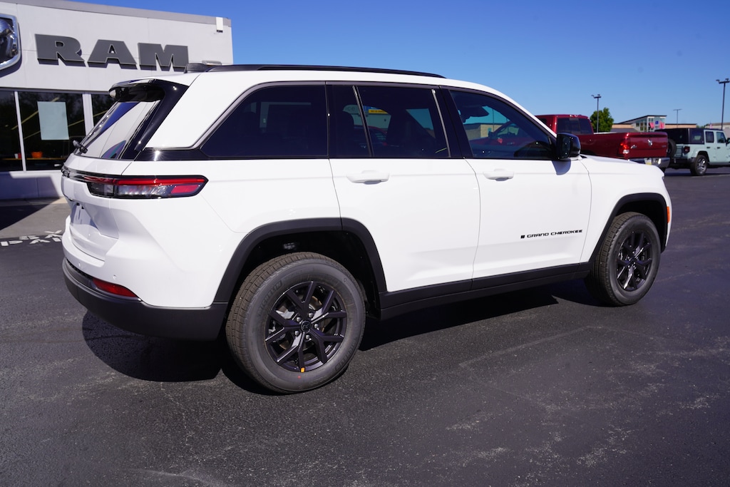 New 2027 Jeep Grand Cherokee LAREDO ALTITUDE 4X4 Sport Utility