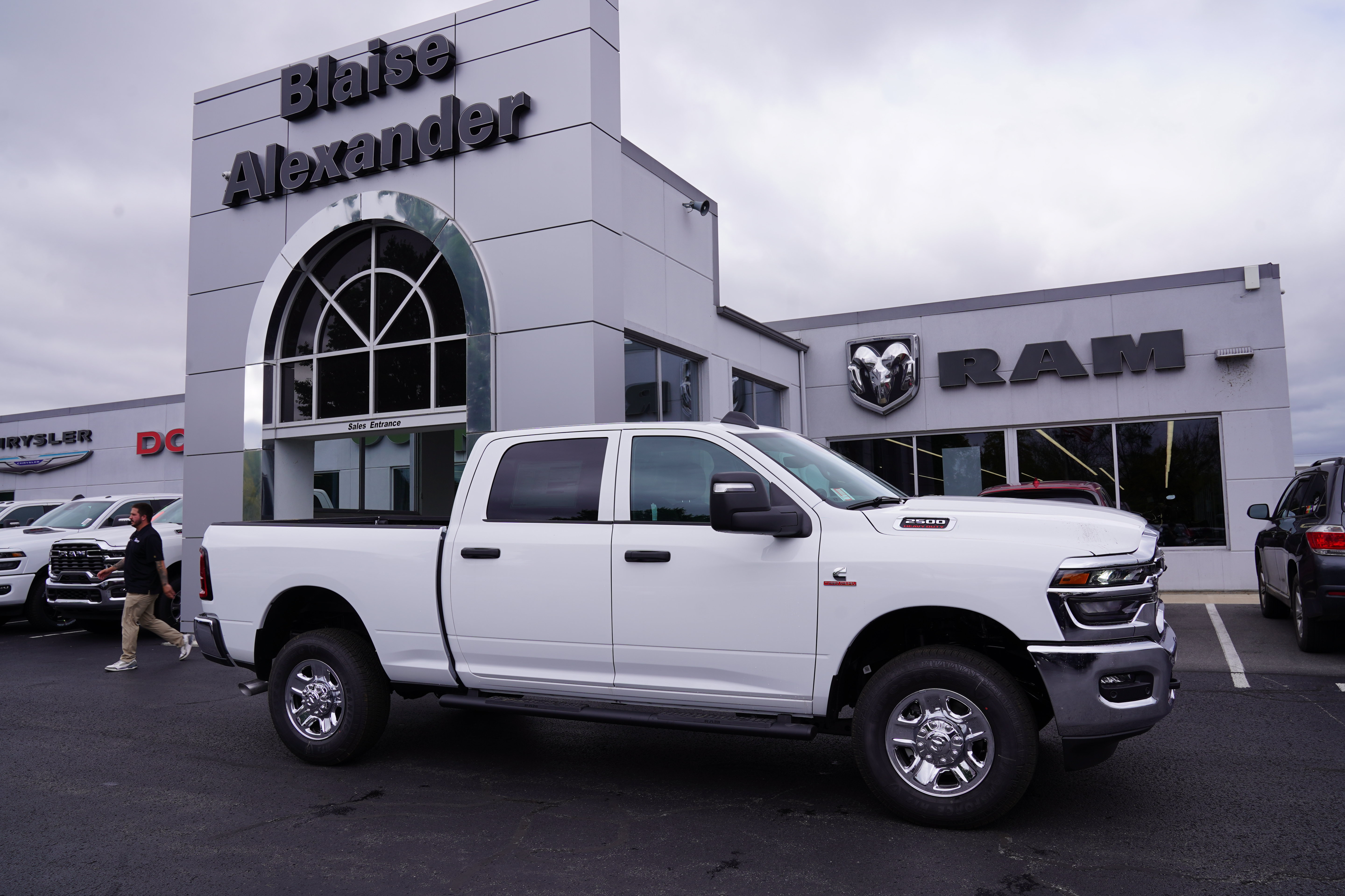New 2027 Ram 2500 TRADESMAN CREW CAB 4X4 6'4 BOX Pickup