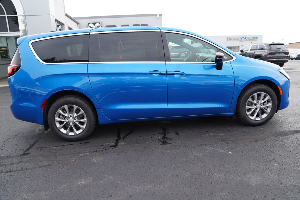 New 2027 Chrysler Pacifica SELECT AWD Passenger Van