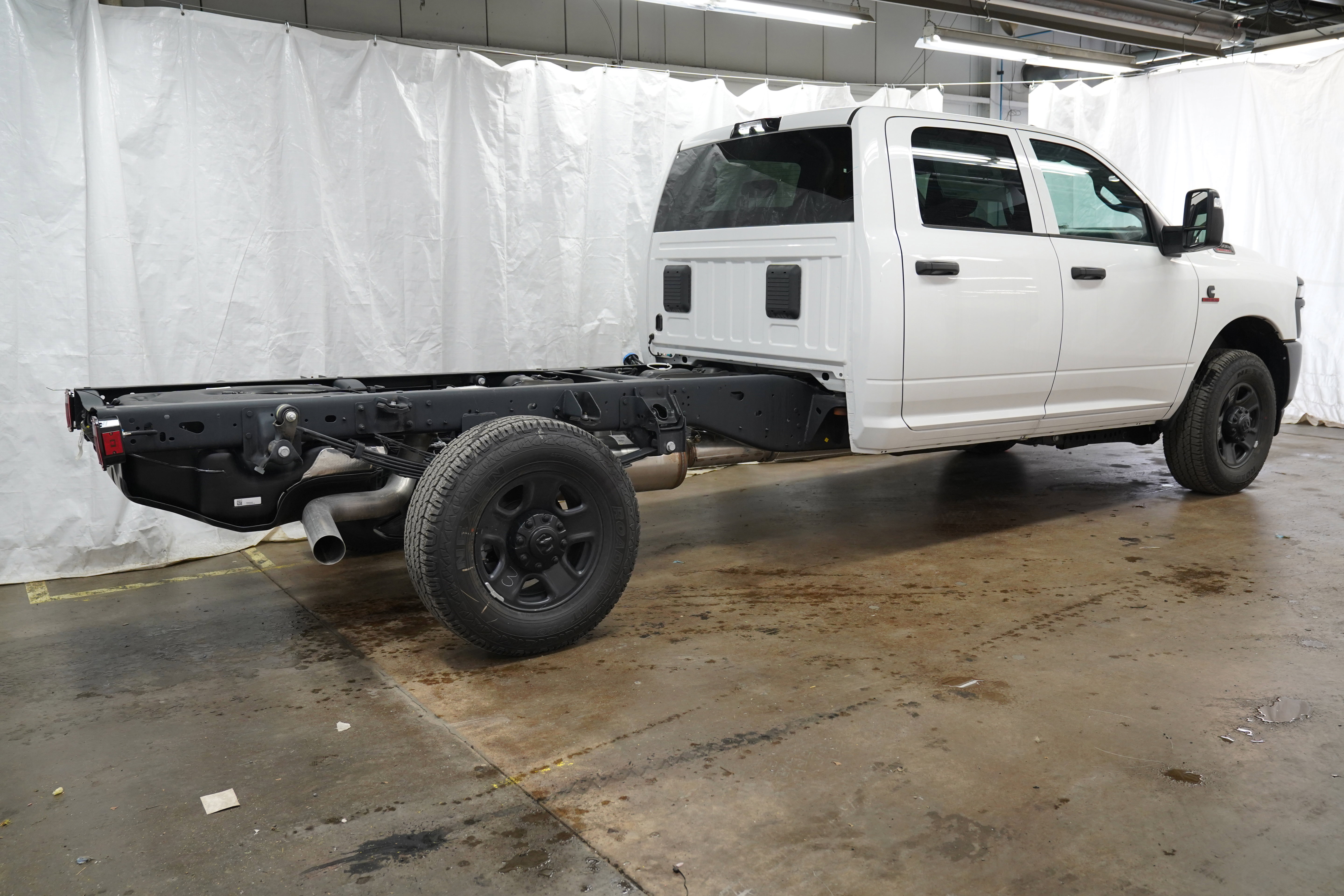 New 2026 Ram 3500 Chassis Cab TRADESMAN CREW 4X4 60' CA Pickup