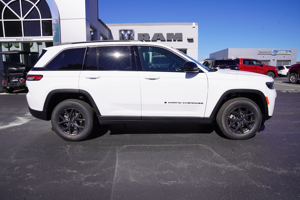 New 2027 Jeep Grand Cherokee LAREDO ALTITUDE 4X4 Sport Utility