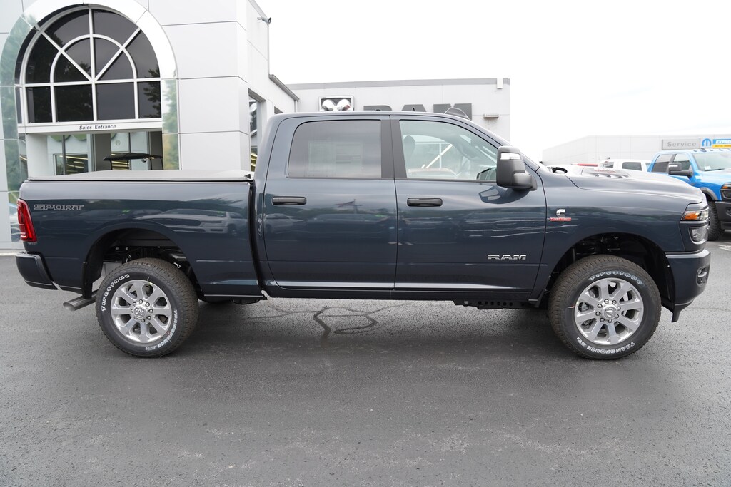 New 2027 Ram 2500 BIG HORN CREW CAB 4X4 6'4 BOX Pickup