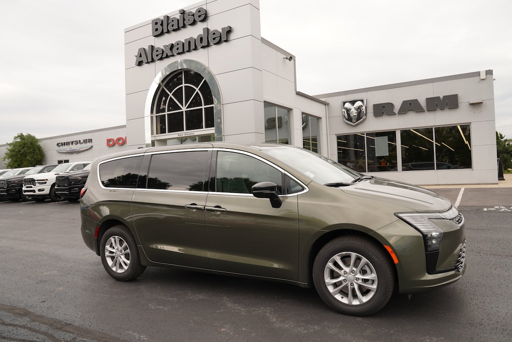 New 2027 Chrysler Pacifica SELECT AWD Passenger Van