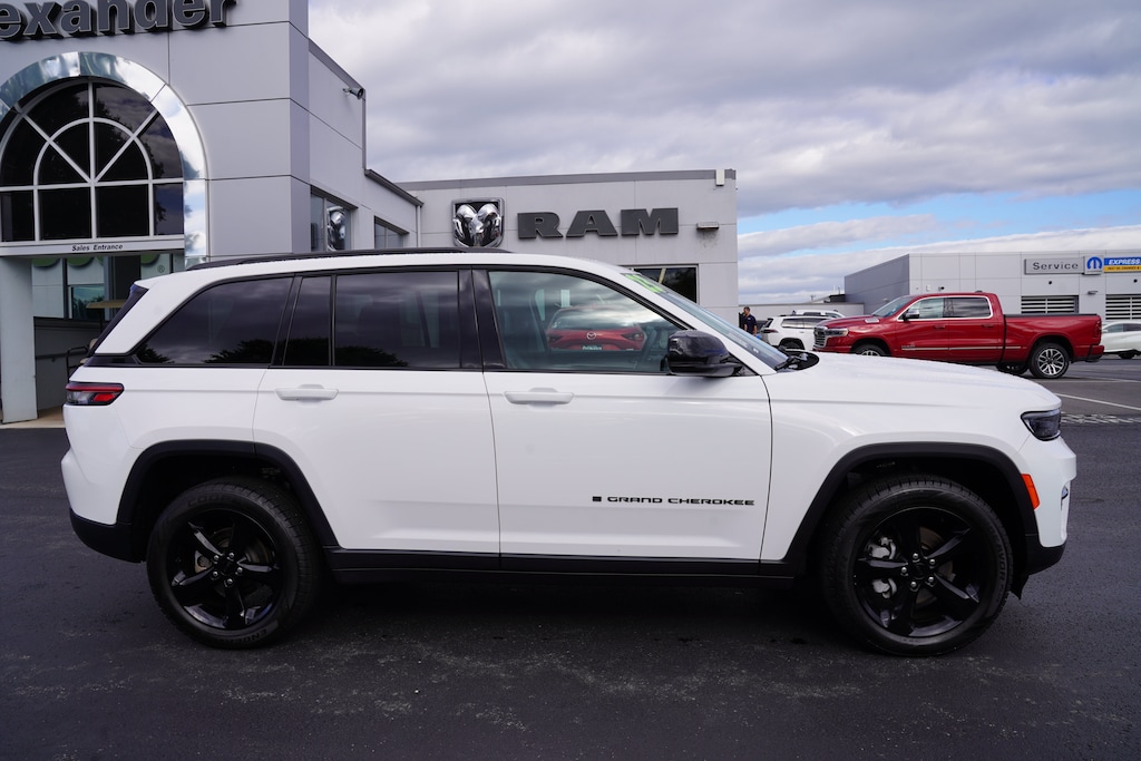 Used 2023 Jeep Grand Cherokee Limited SUV