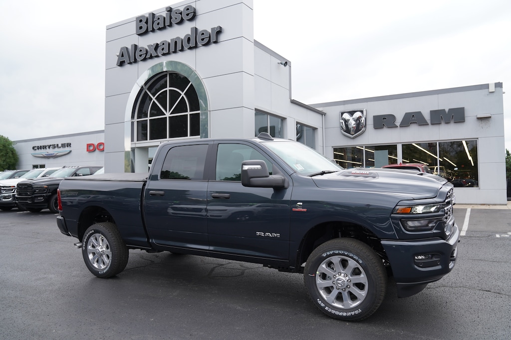 New 2027 Ram 2500 BIG HORN CREW CAB 4X4 6'4 BOX Pickup