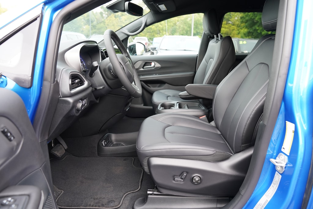New 2027 Chrysler Pacifica SELECT AWD Passenger Van