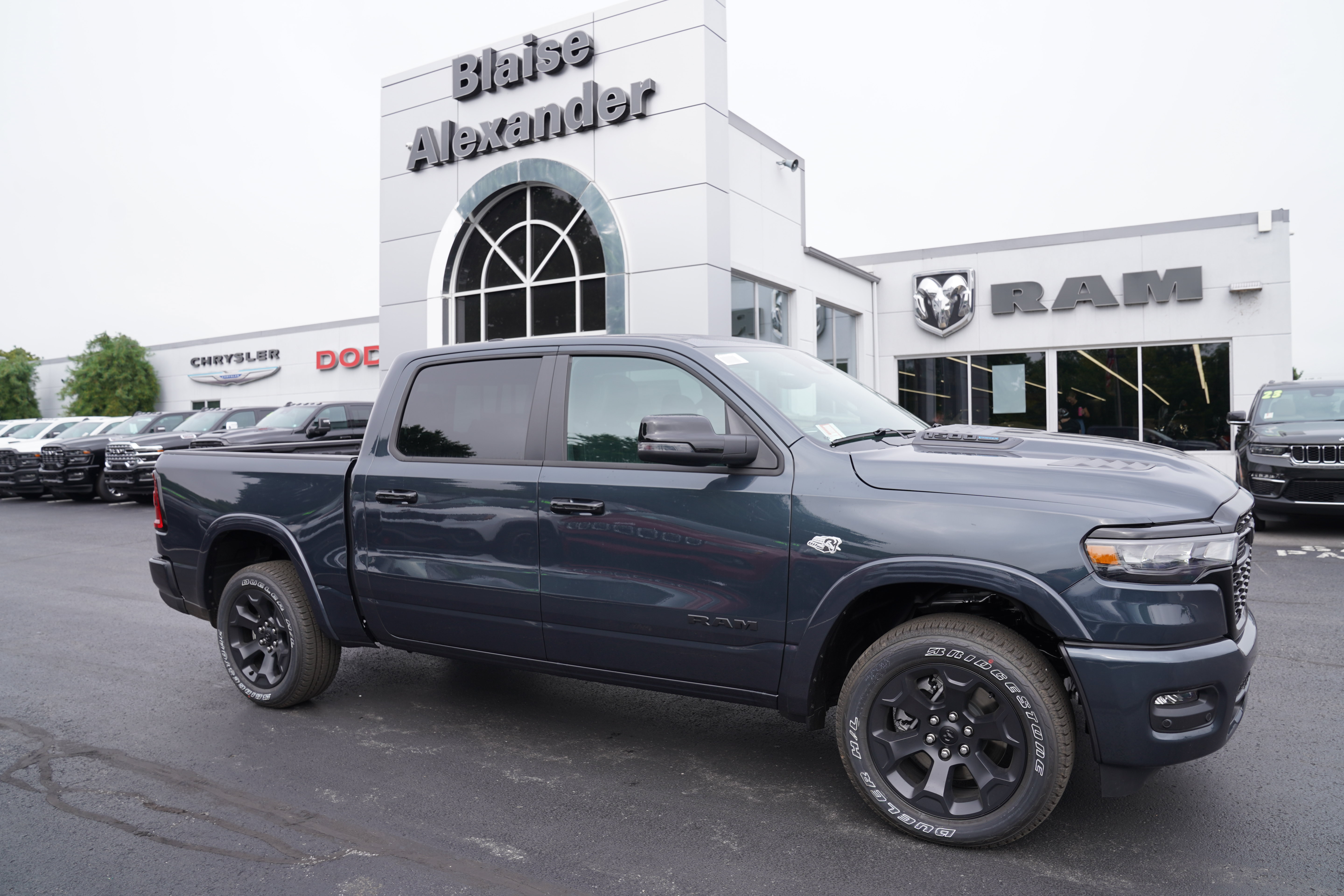 New 2026 Ram 1500 BIG HORN CREW CAB 4X4 5'7 BOX Pickup