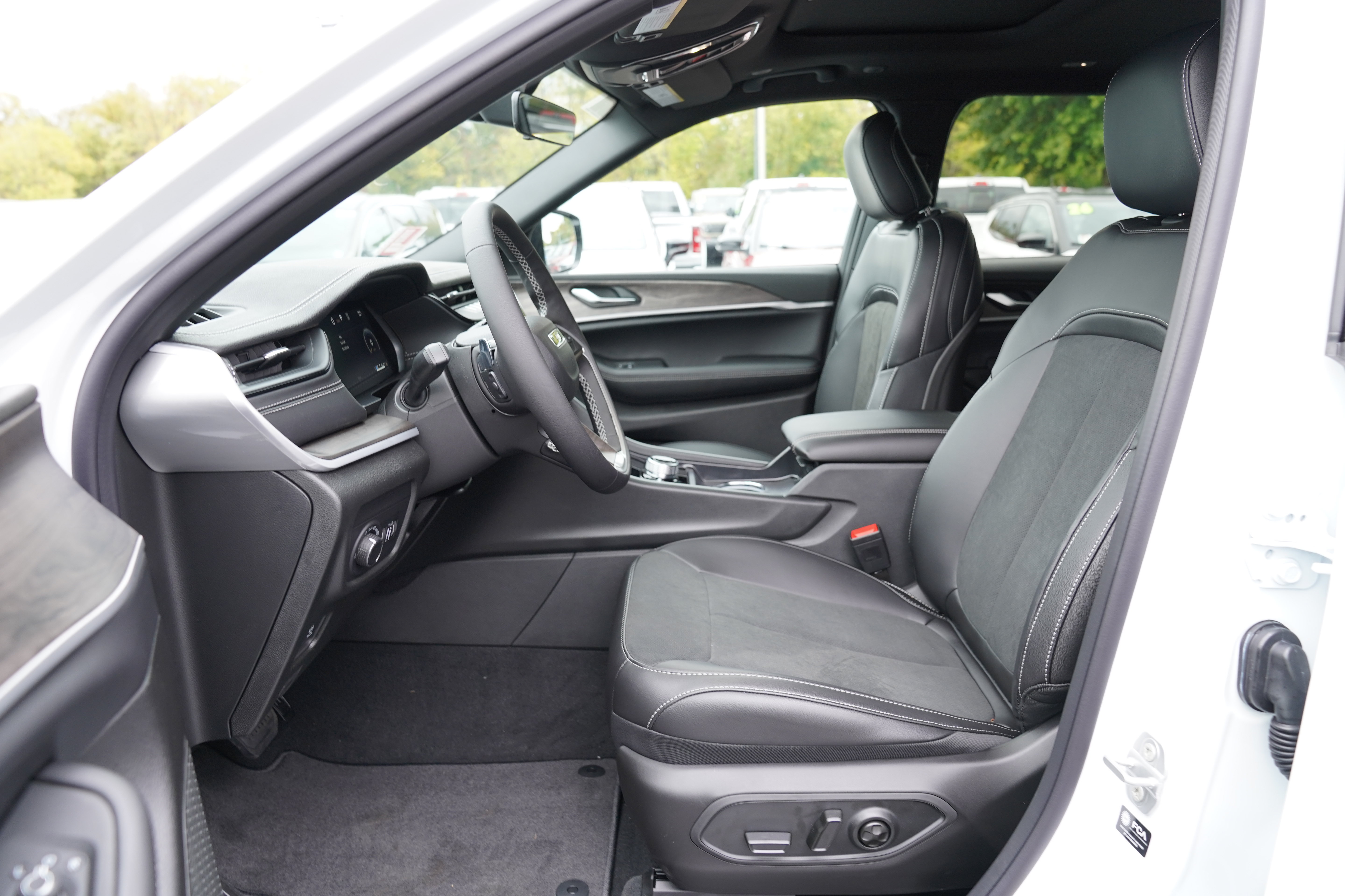 New 2027 Jeep Grand Cherokee L LAREDO ALTITUDE 4X4 Sport Utility