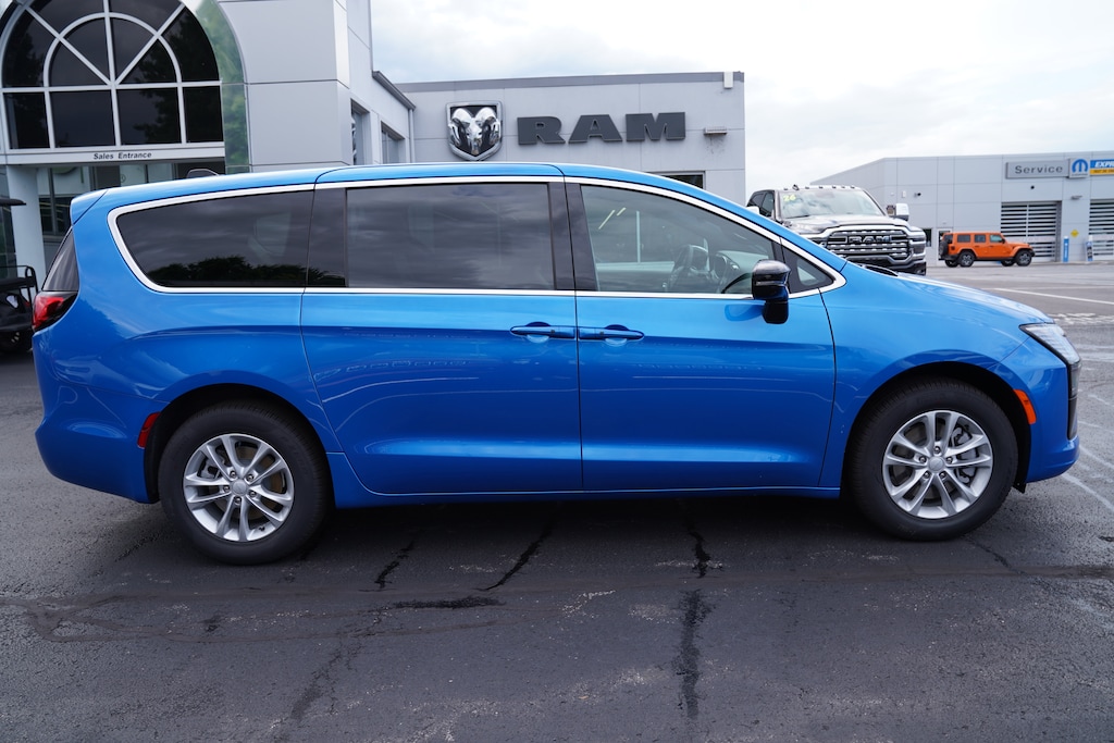 New 2027 Chrysler Pacifica SELECT AWD Passenger Van