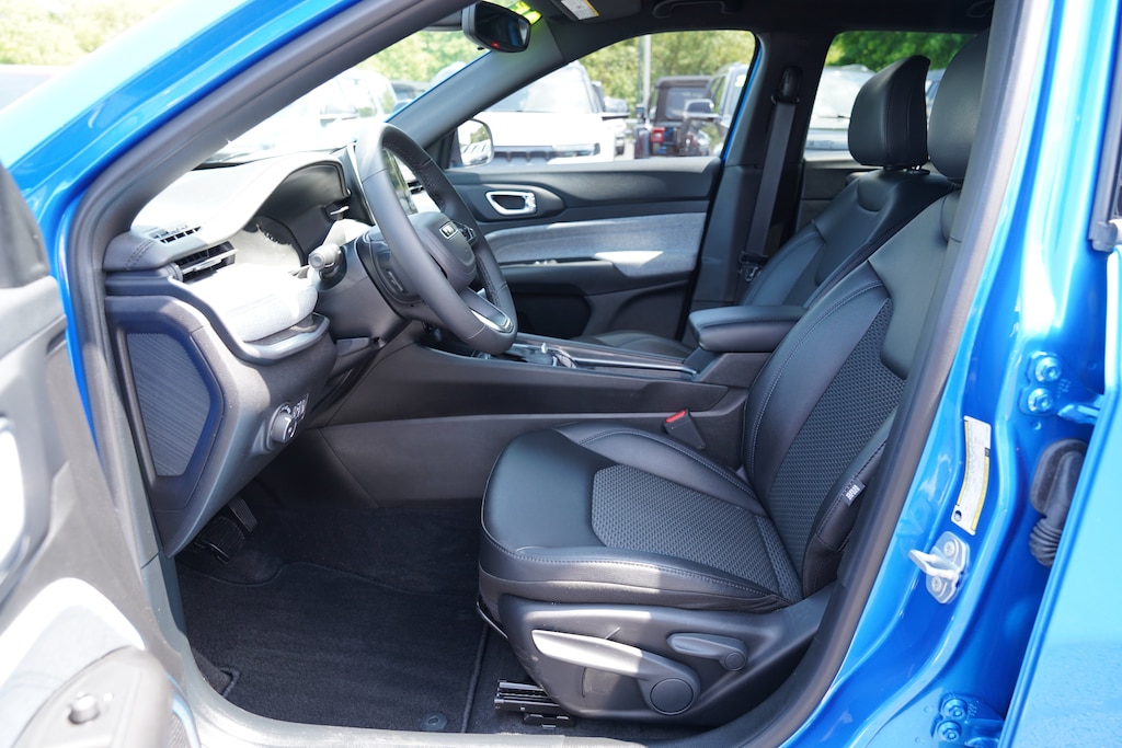 Used 2025 Jeep Compass Latitude SUV