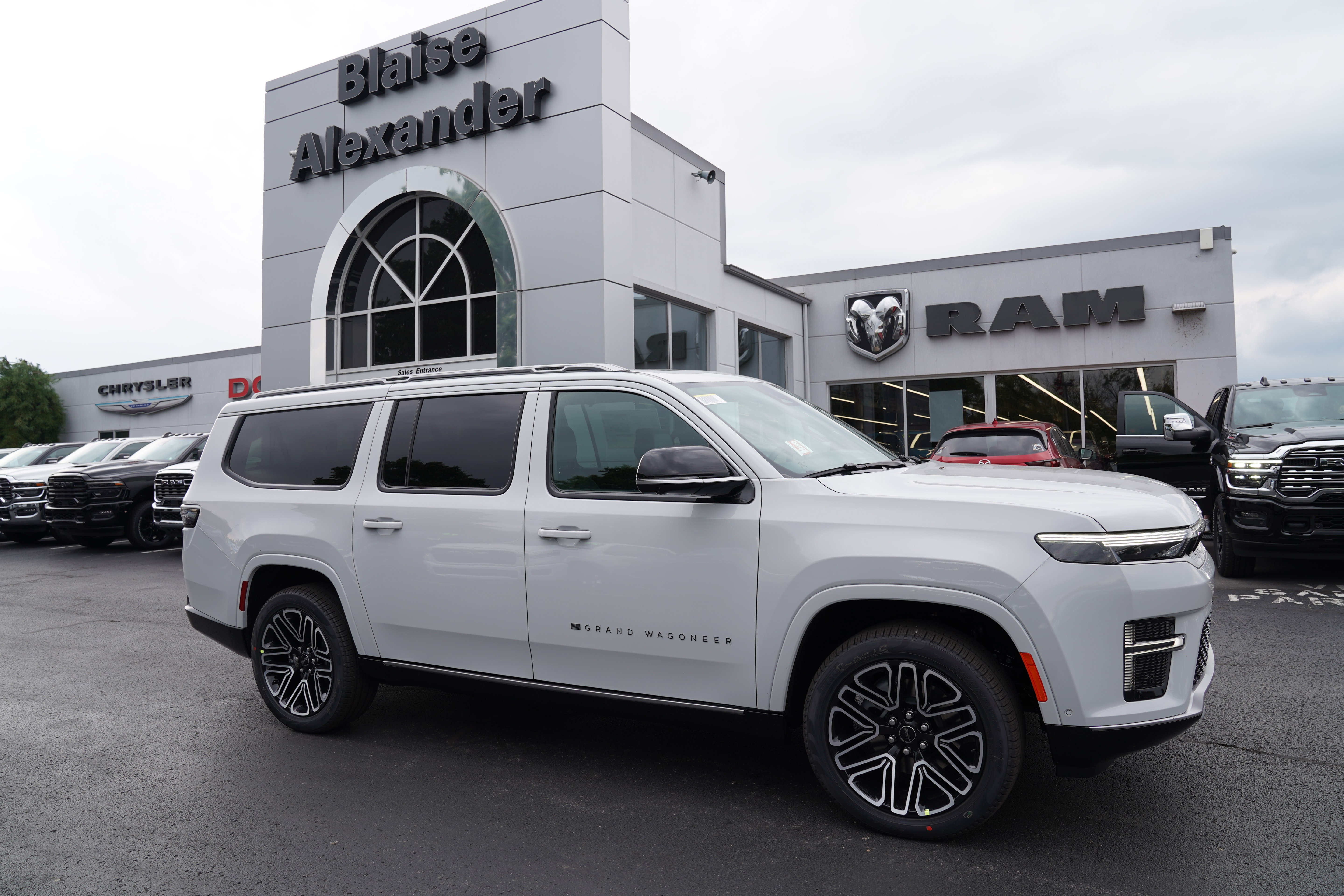 New 2027 Jeep Grand Wagoneer LONG WHEELBASE OVERLAND 4X4 Sport Utility